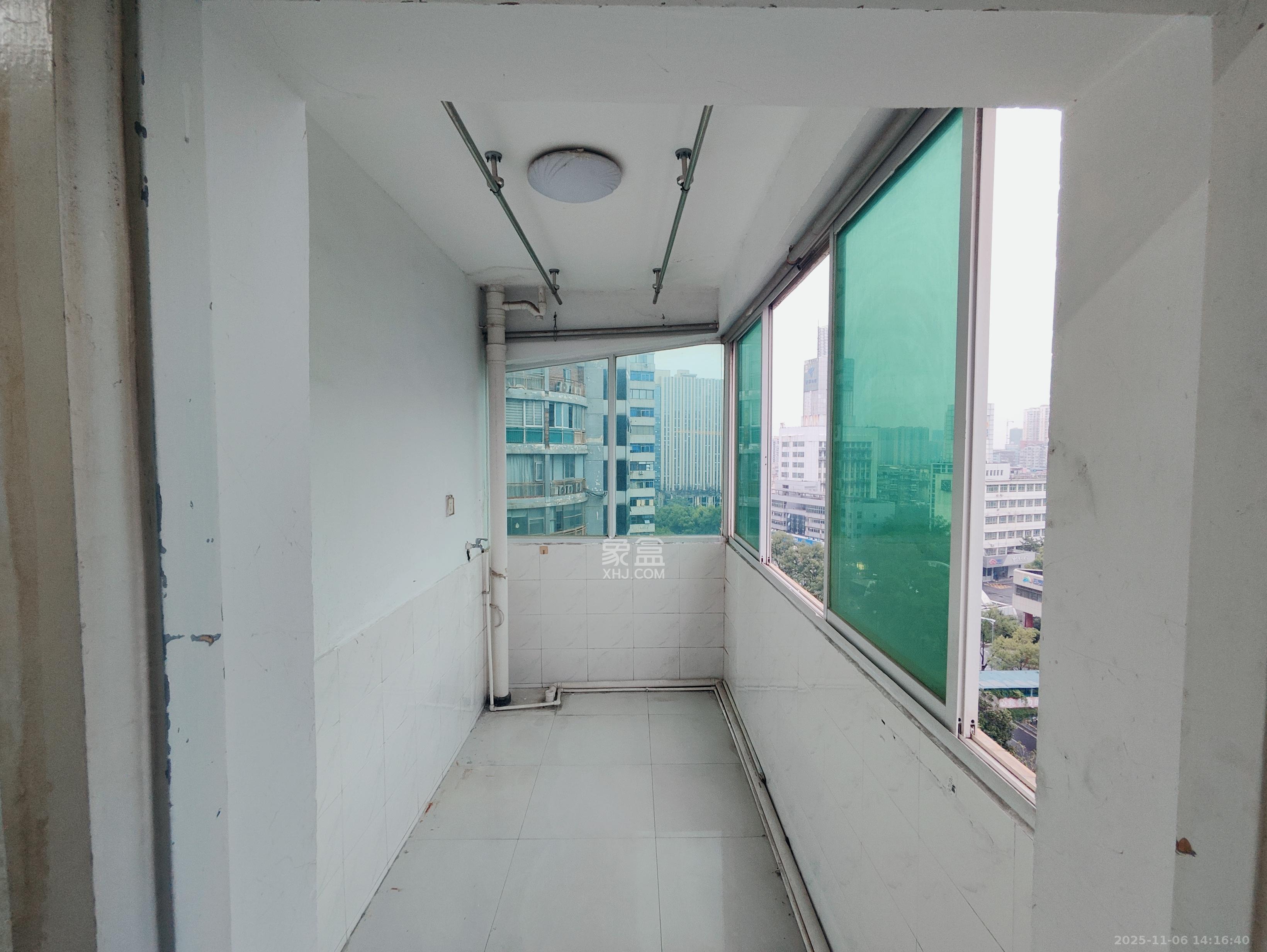 兴威名座  3室2厅2卫    3500.0元/月室内图