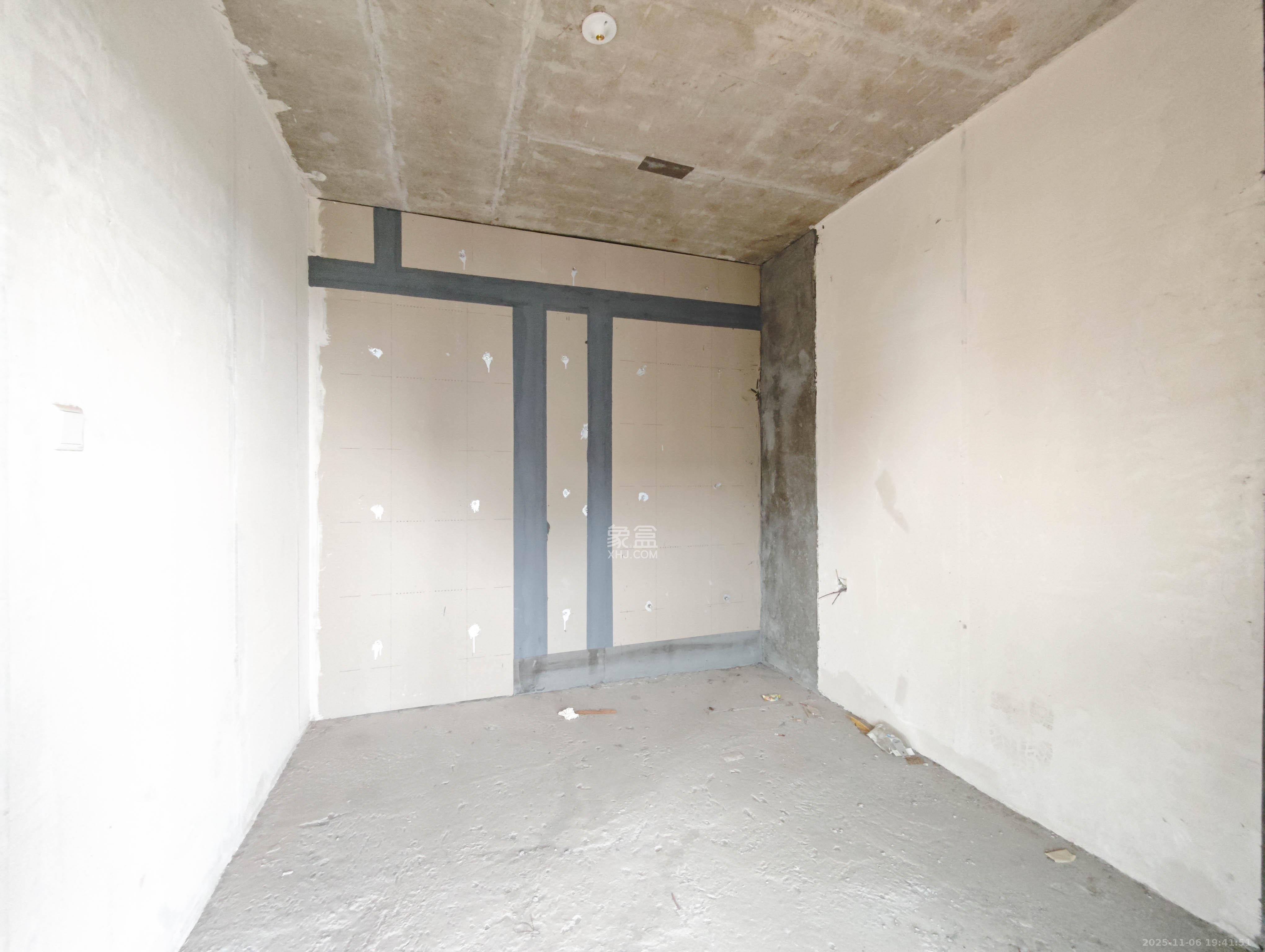 保利东郡  3室2厅2卫    78.0万卧室