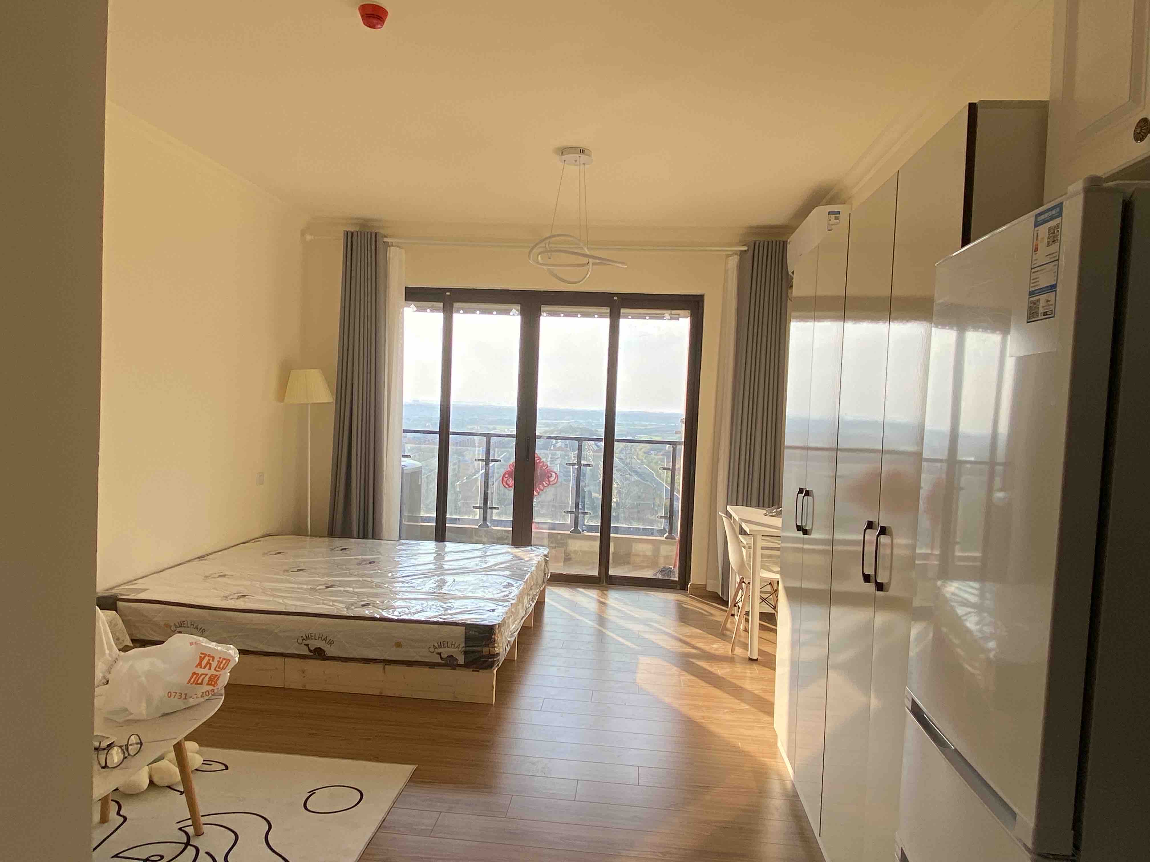 华耀碧桂园十里江湾誉峯  1室0厅0卫    1300.0元/月