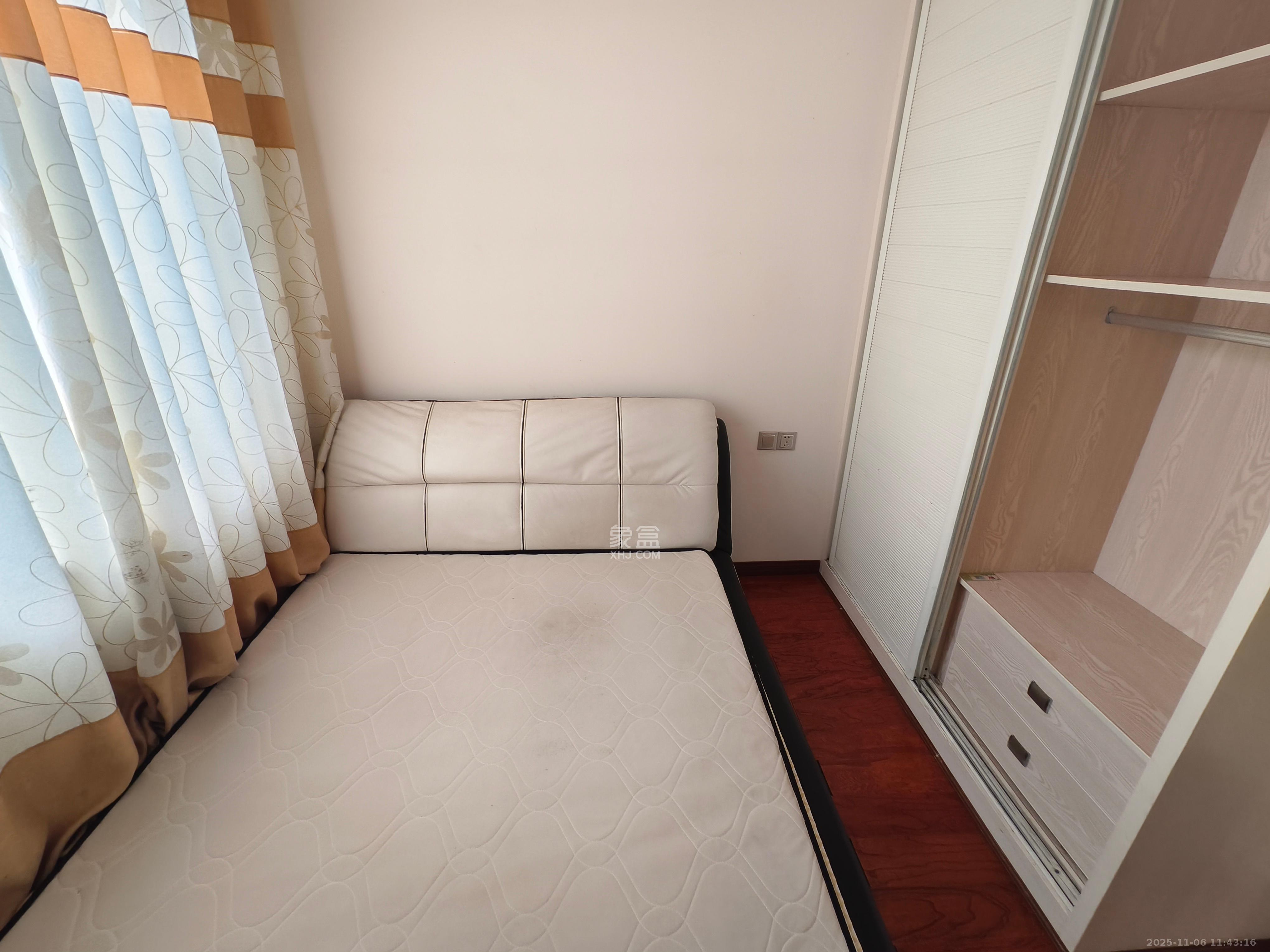 山语城三期  3室2厅2卫    2300.0元/月室内图