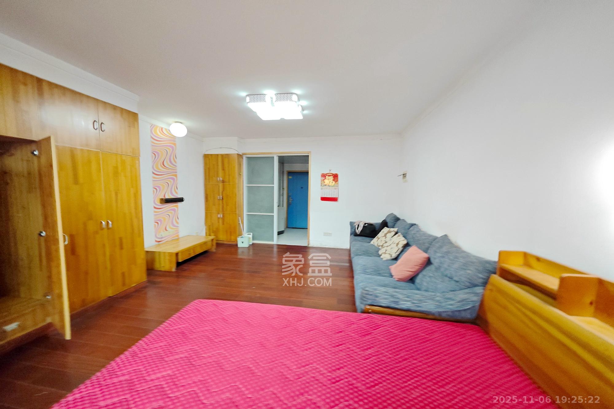 QQ生活馆 1室1厅1卫 23.5万 QQ生活馆 1室1厅1卫 23.5万客厅