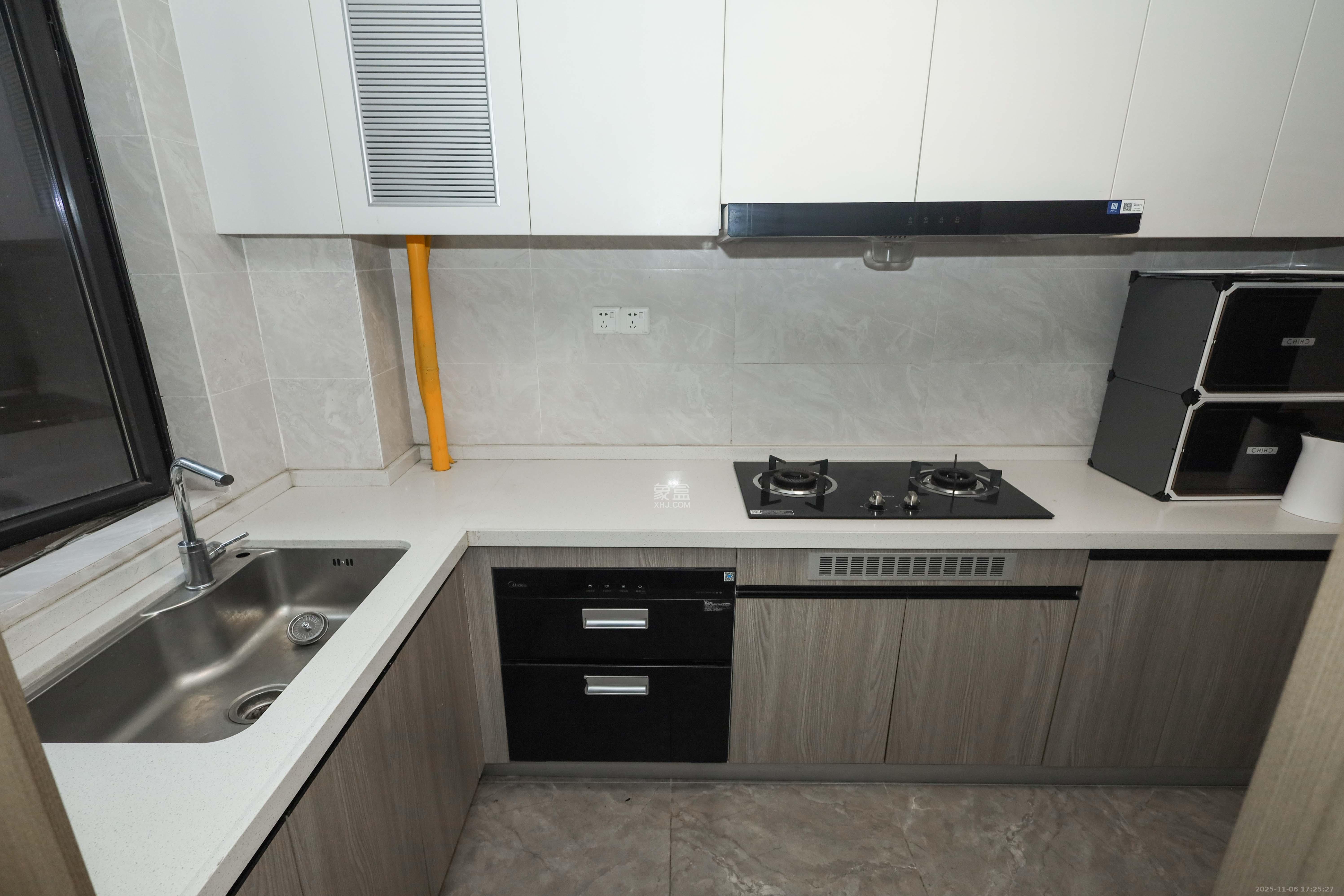 越秀亲爱里 3室2厅2卫 99.0万 越秀亲爱里 3室2厅2卫 99.0万厨房