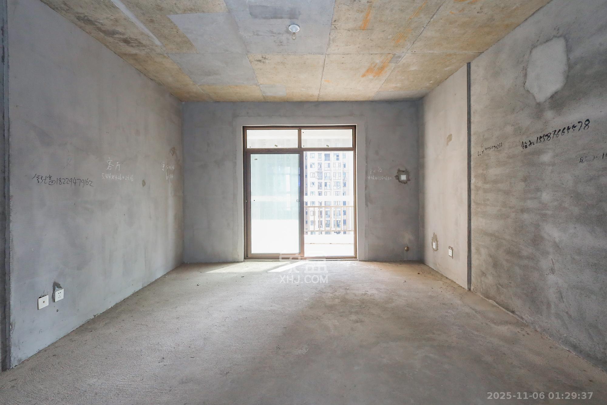 阳光丽城二期 4室2厅2卫 190.0万 阳光丽城二期 4室2厅2卫 190.0万客厅