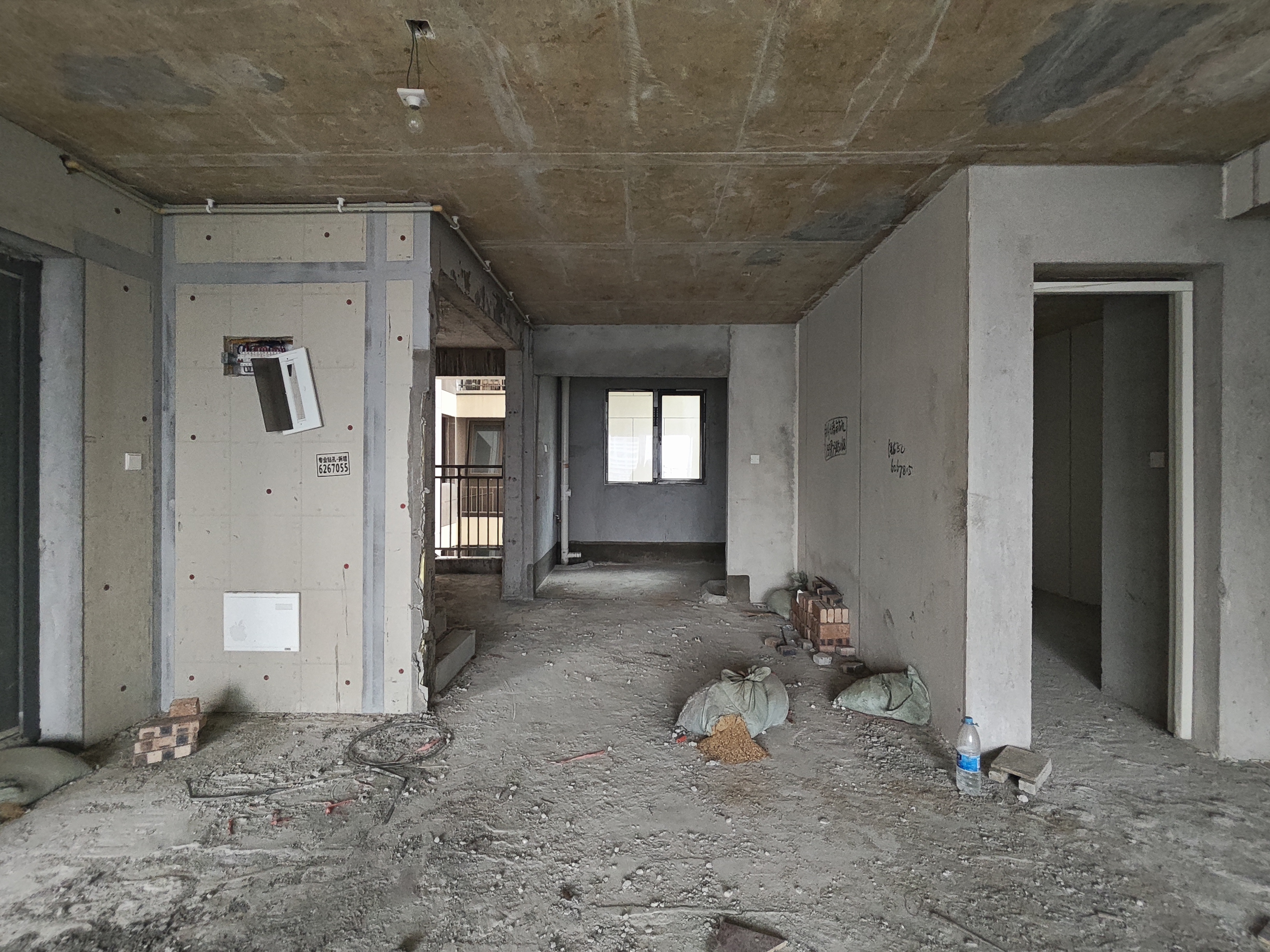 吾悦广场 6室2厅2卫 88.8万 吾悦广场 6室2厅2卫 88.8万客厅