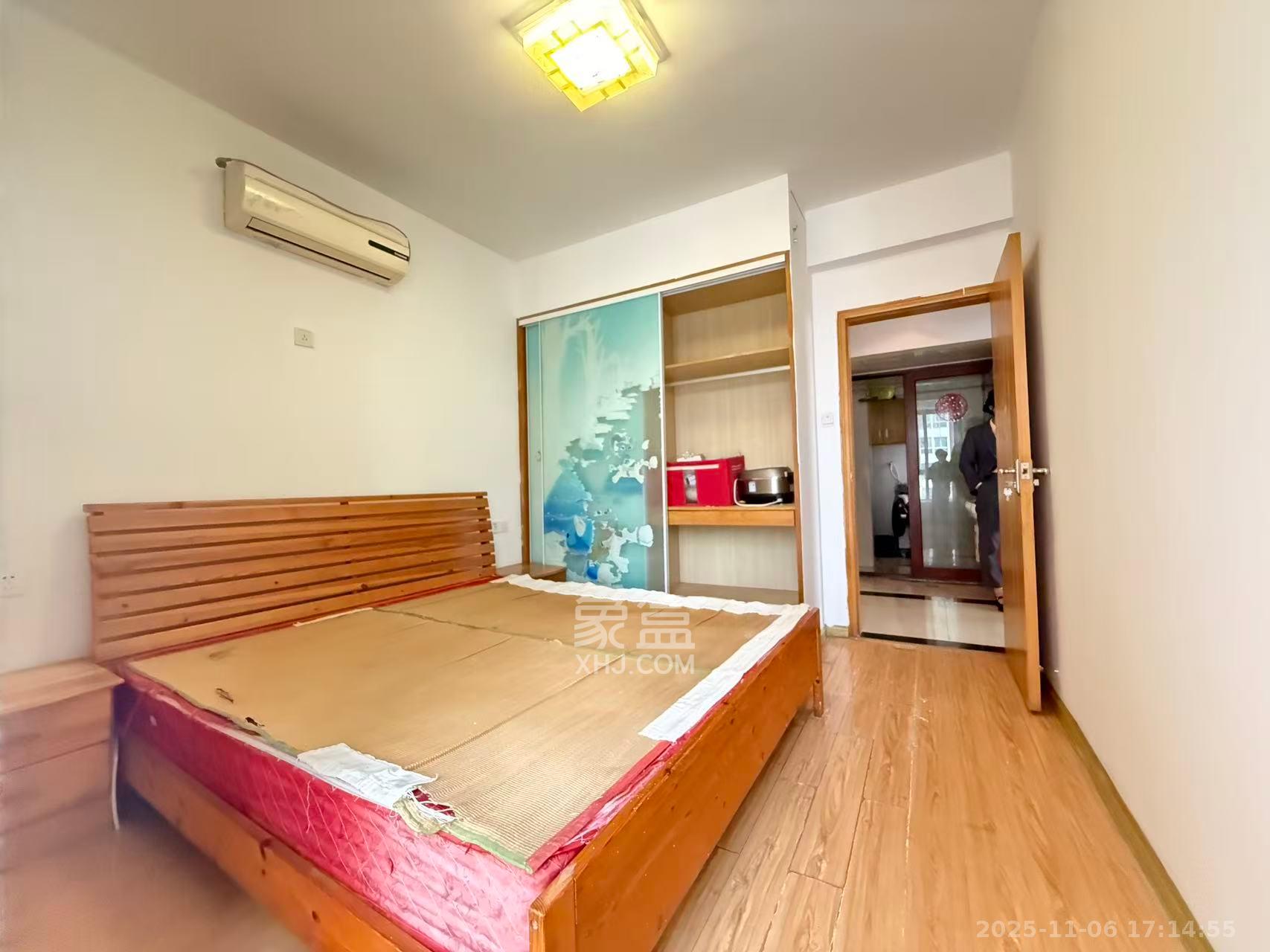 山水华景  3室2厅1卫    2400.0元/月室内图