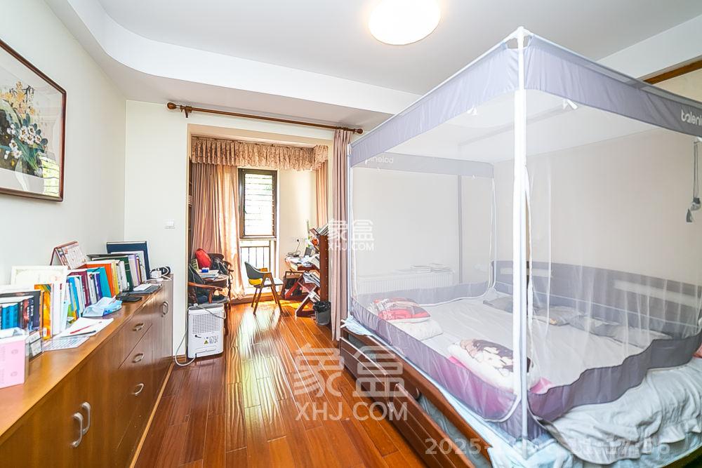 第六都（陆都小区）  4室2厅2卫    4500.0元/月室内图