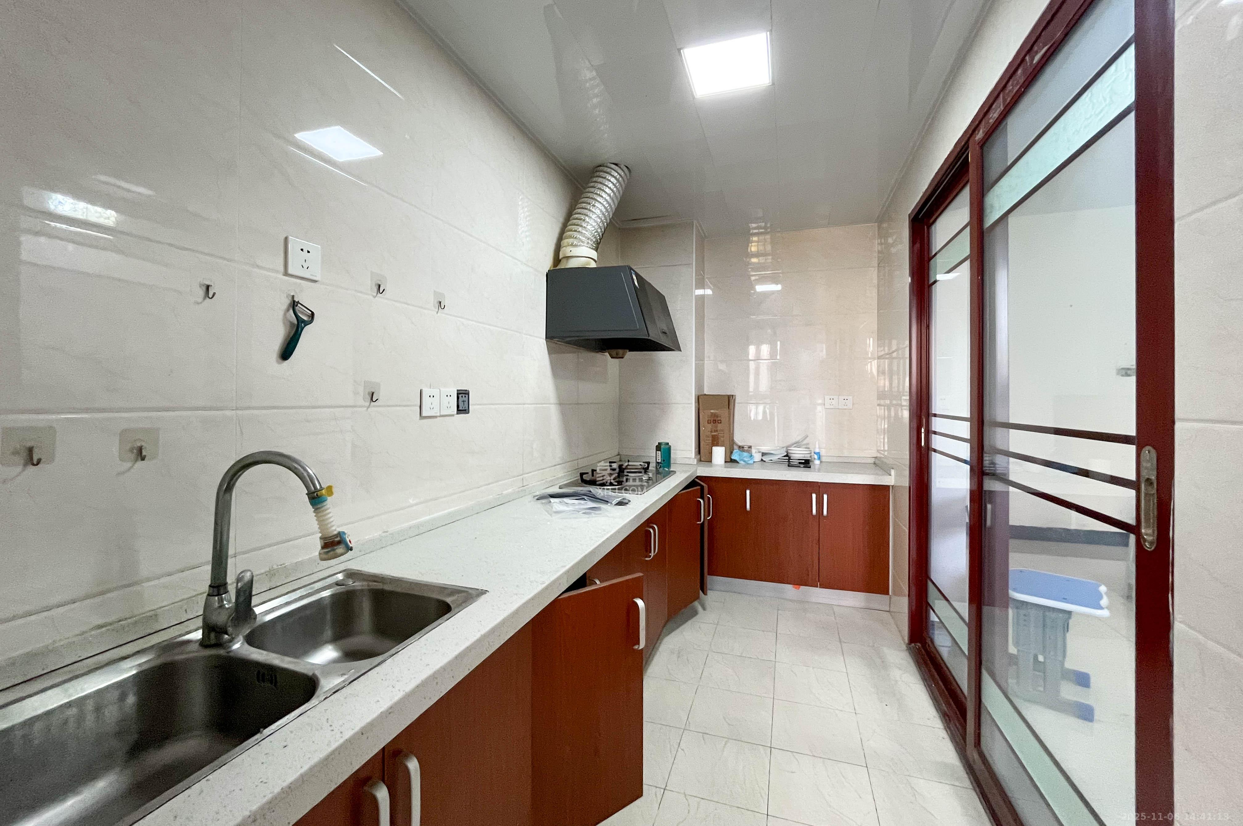 中海梅溪湖壹号  3室2厅2卫    158.0万厨房