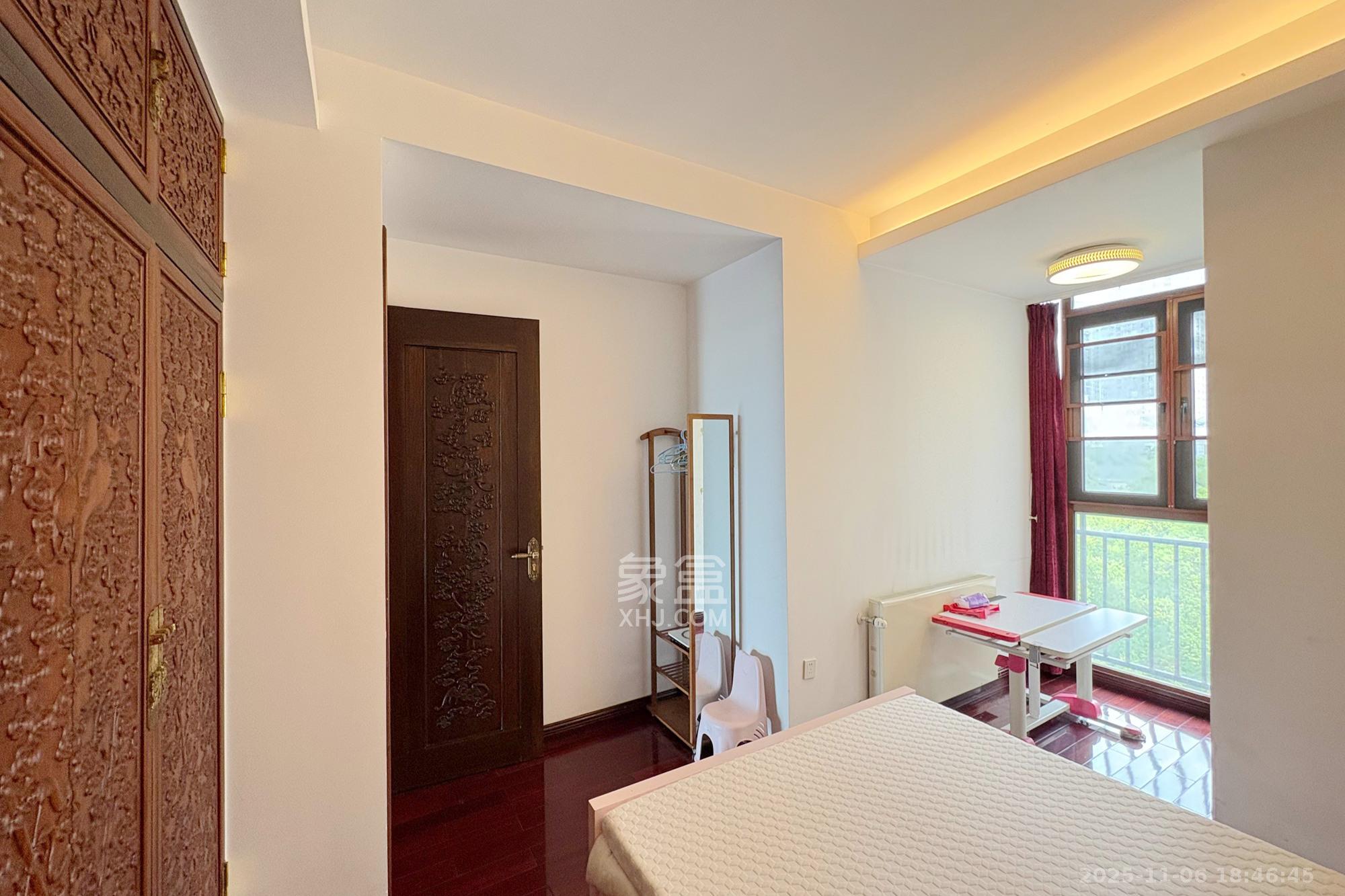 向阳门第  4室2厅2卫    198.0万卧室