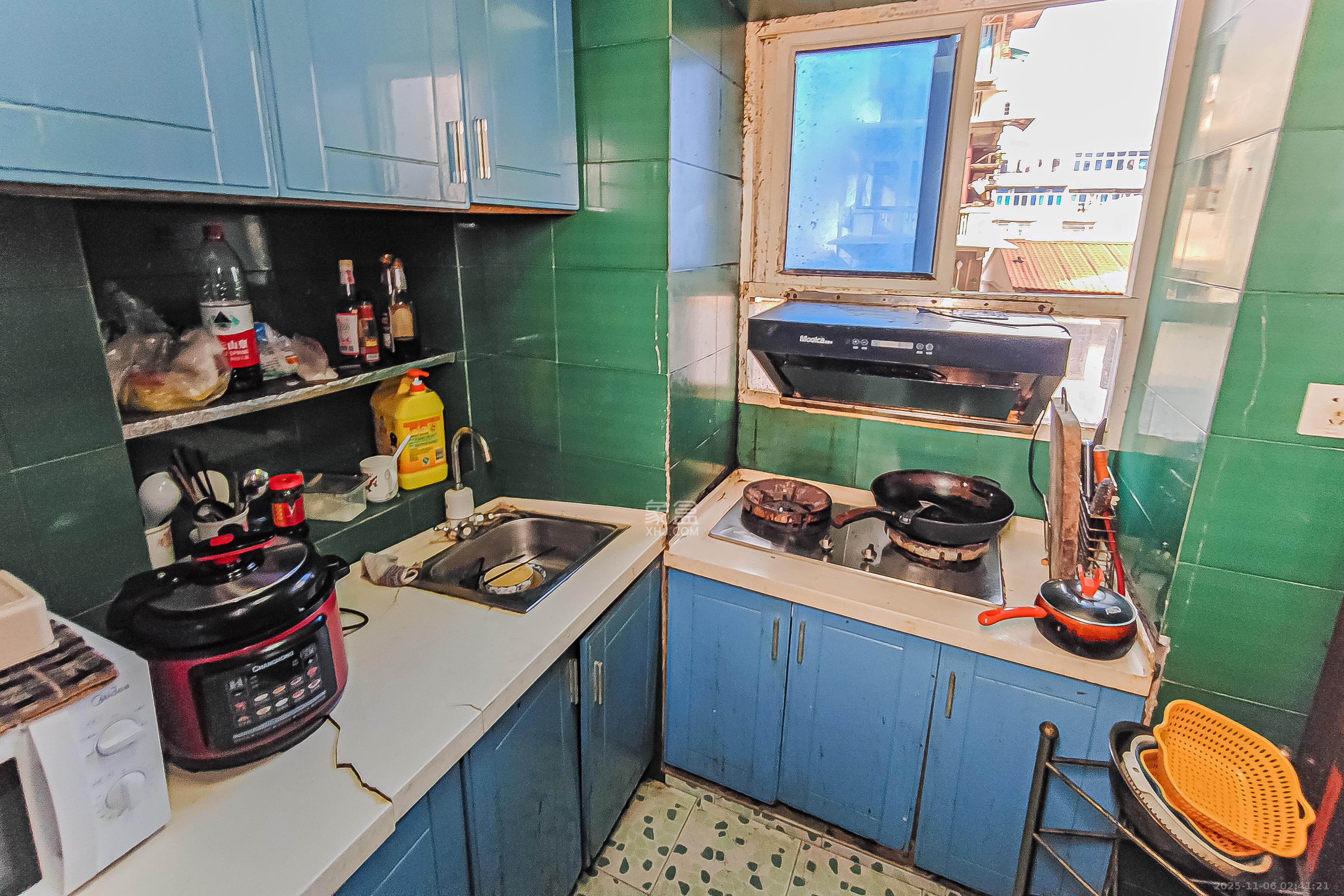 解放四村石子冲 2室1厅1卫 31.8万 解放四村石子冲 2室1厅1卫 31.8万厨房