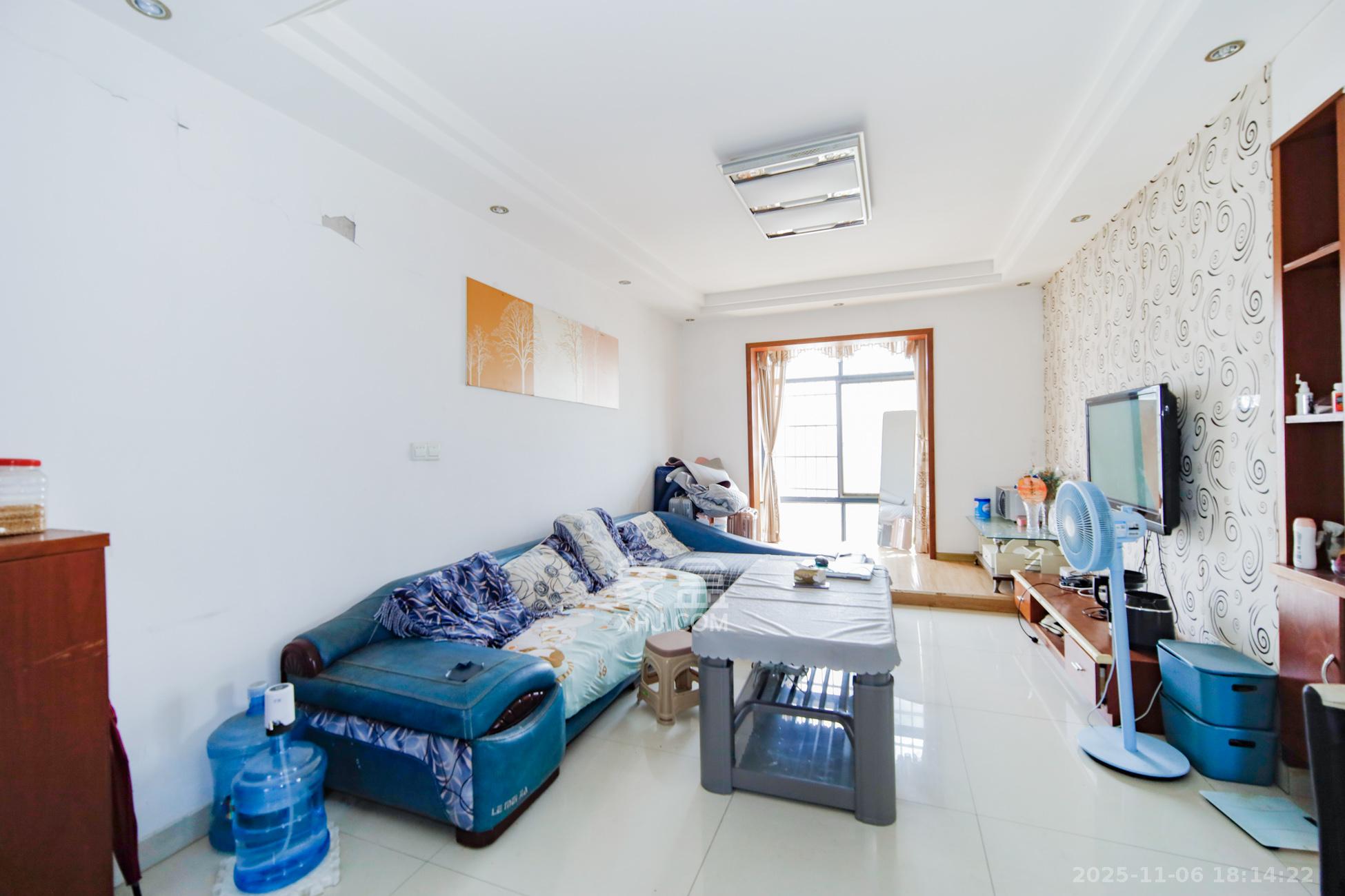 加加大街（华景苑）  2室2厅1卫    54.0万客厅