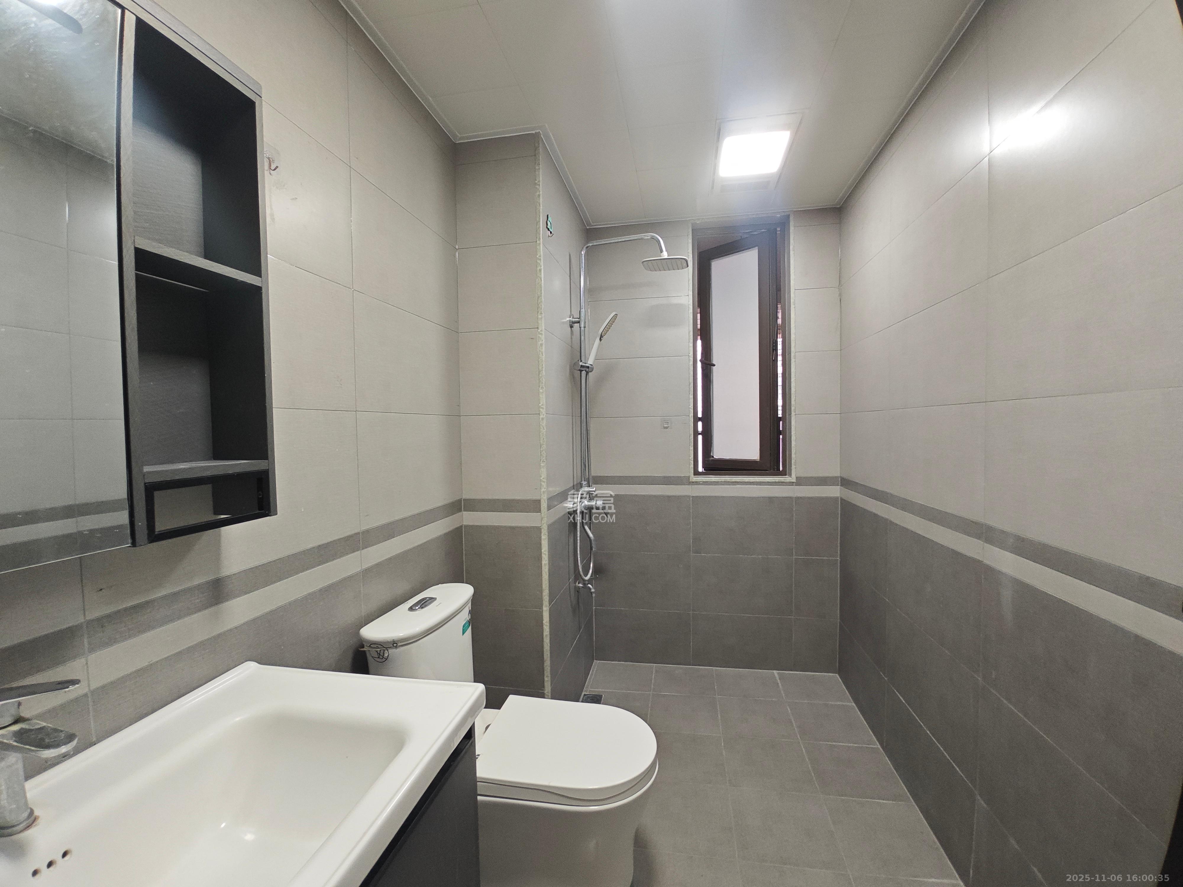 卓越浅水湾  3室2厅2卫    2500.0元/月室内图