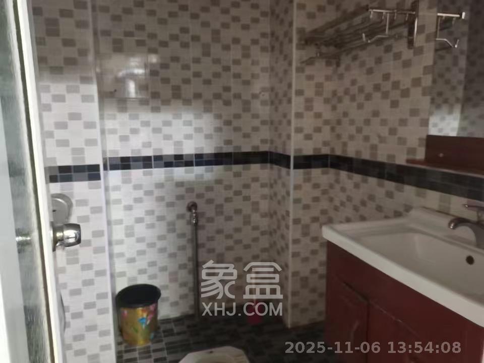 城南郡  1室1厅1卫    1600.0元/月室内图