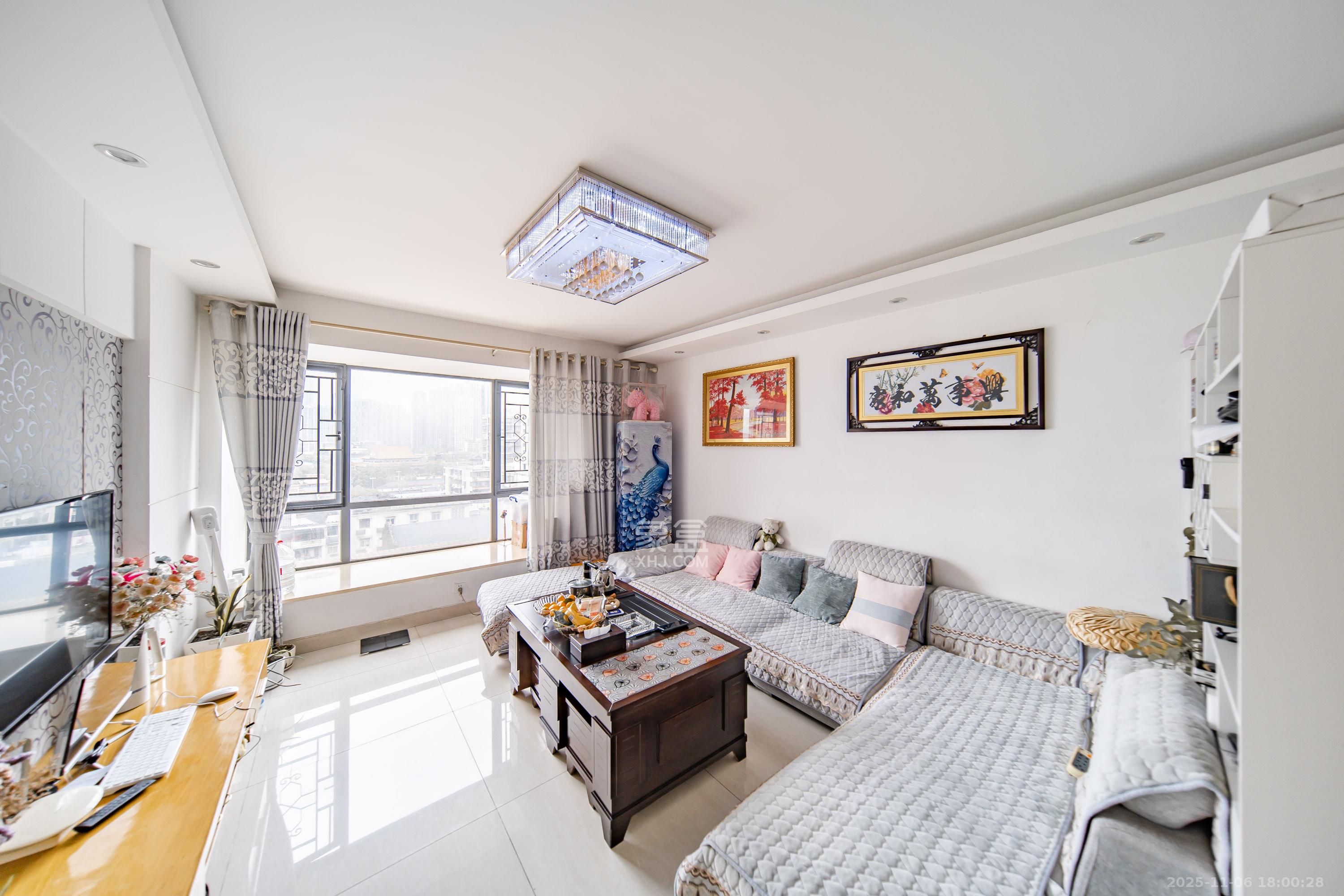 领航江阁 3室2厅1卫 90.0万 领航江阁 3室2厅1卫 90.0万客厅