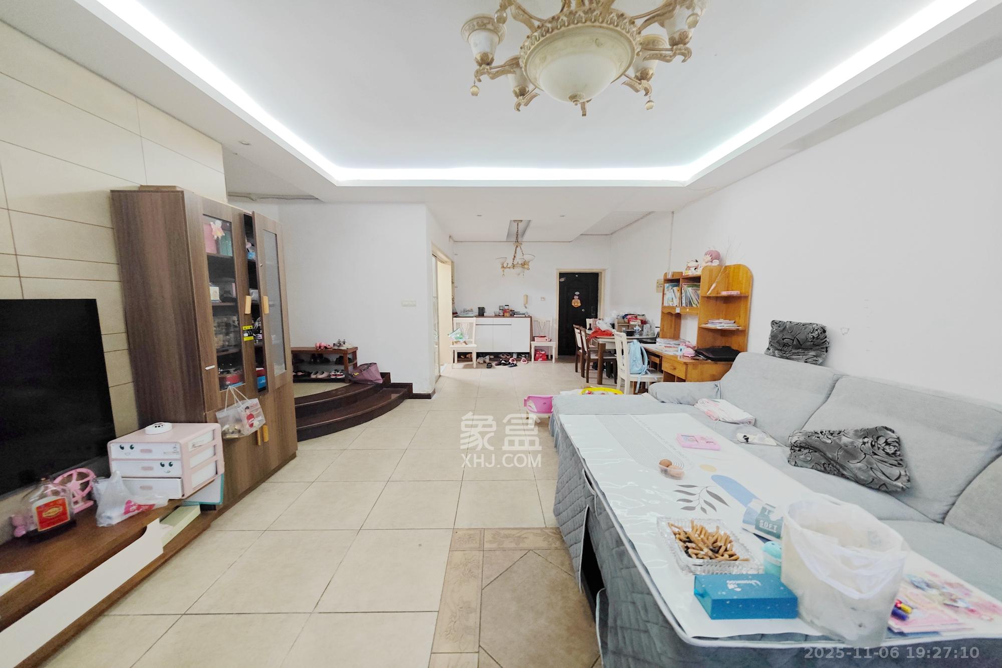 城南郡  3室2厅1卫    92.0万客厅