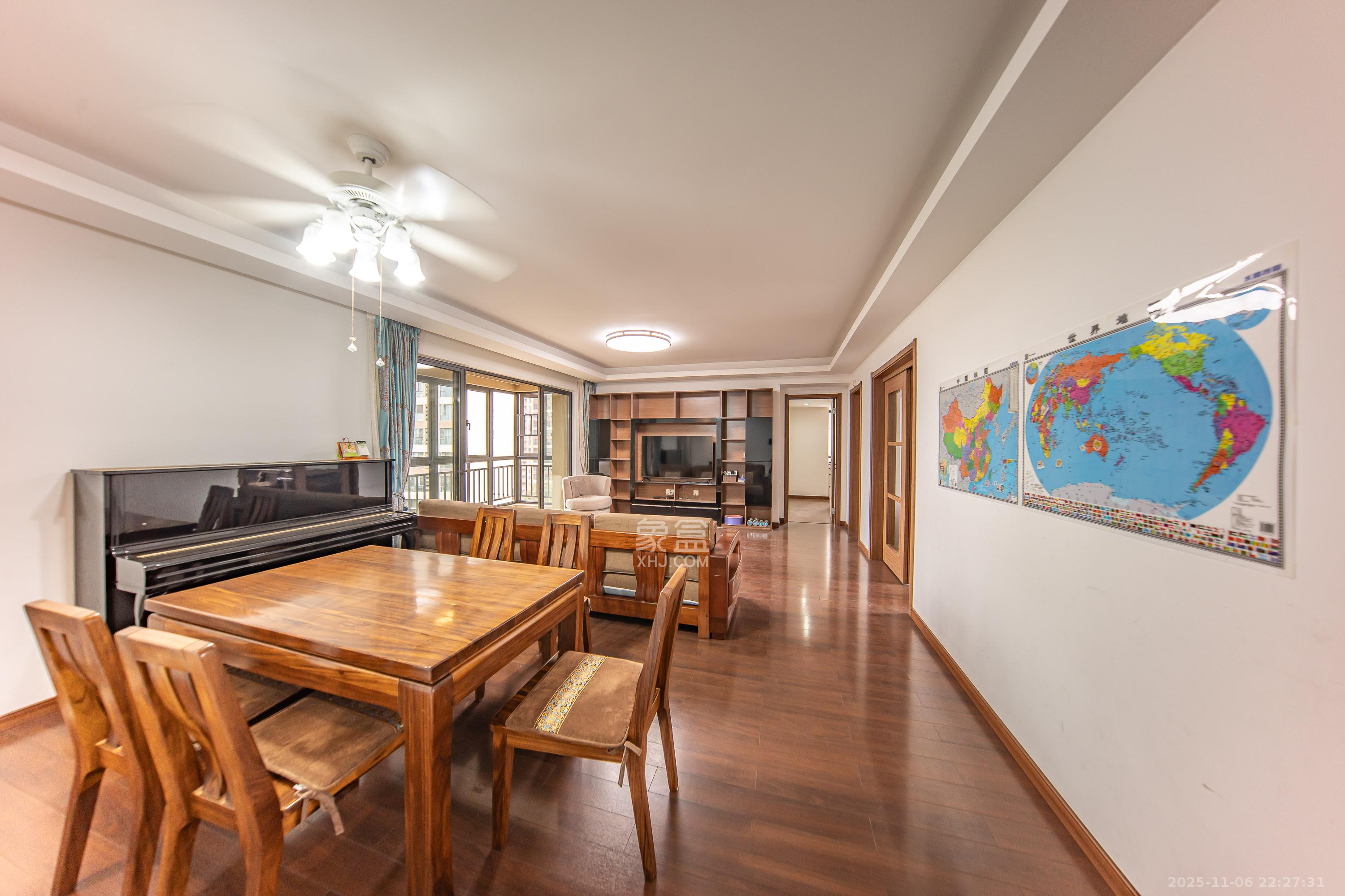 万科白鹭郡 4室2厅2卫 158.0万 万科白鹭郡 4室2厅2卫 158.0万客厅