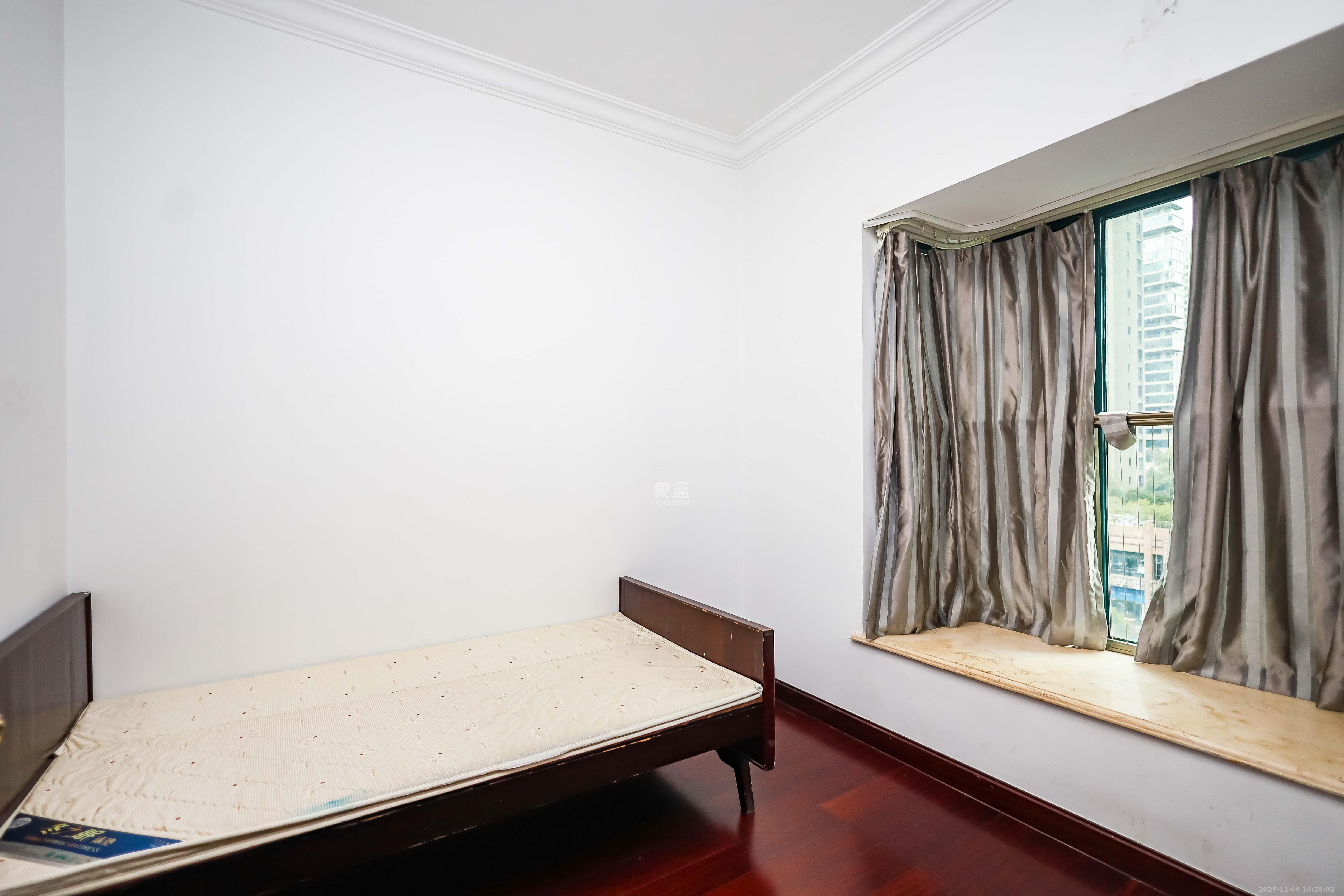 恒大华府  3室2厅1卫    128.0万卧室