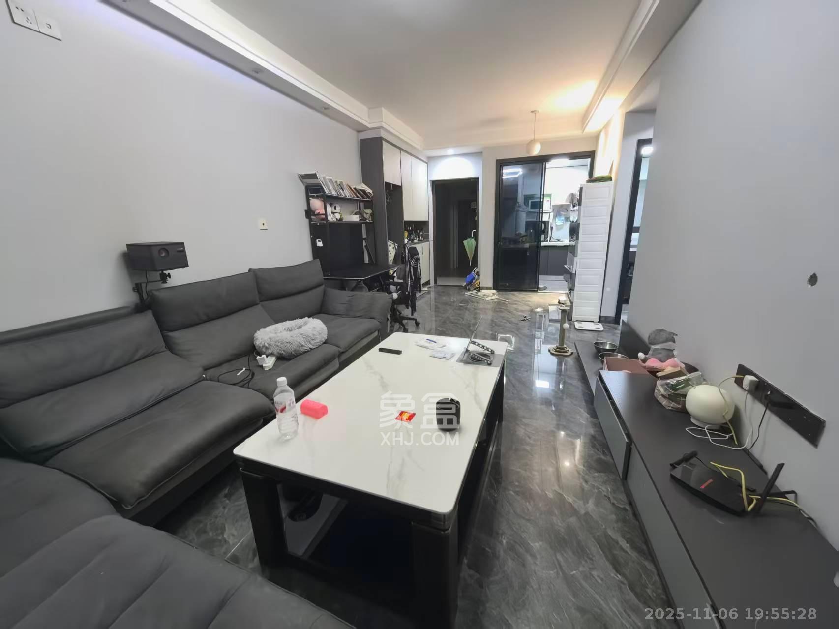 世茂铂翠湾四期（世茂悦享）  3室2厅1卫    3300.0元/月室内图