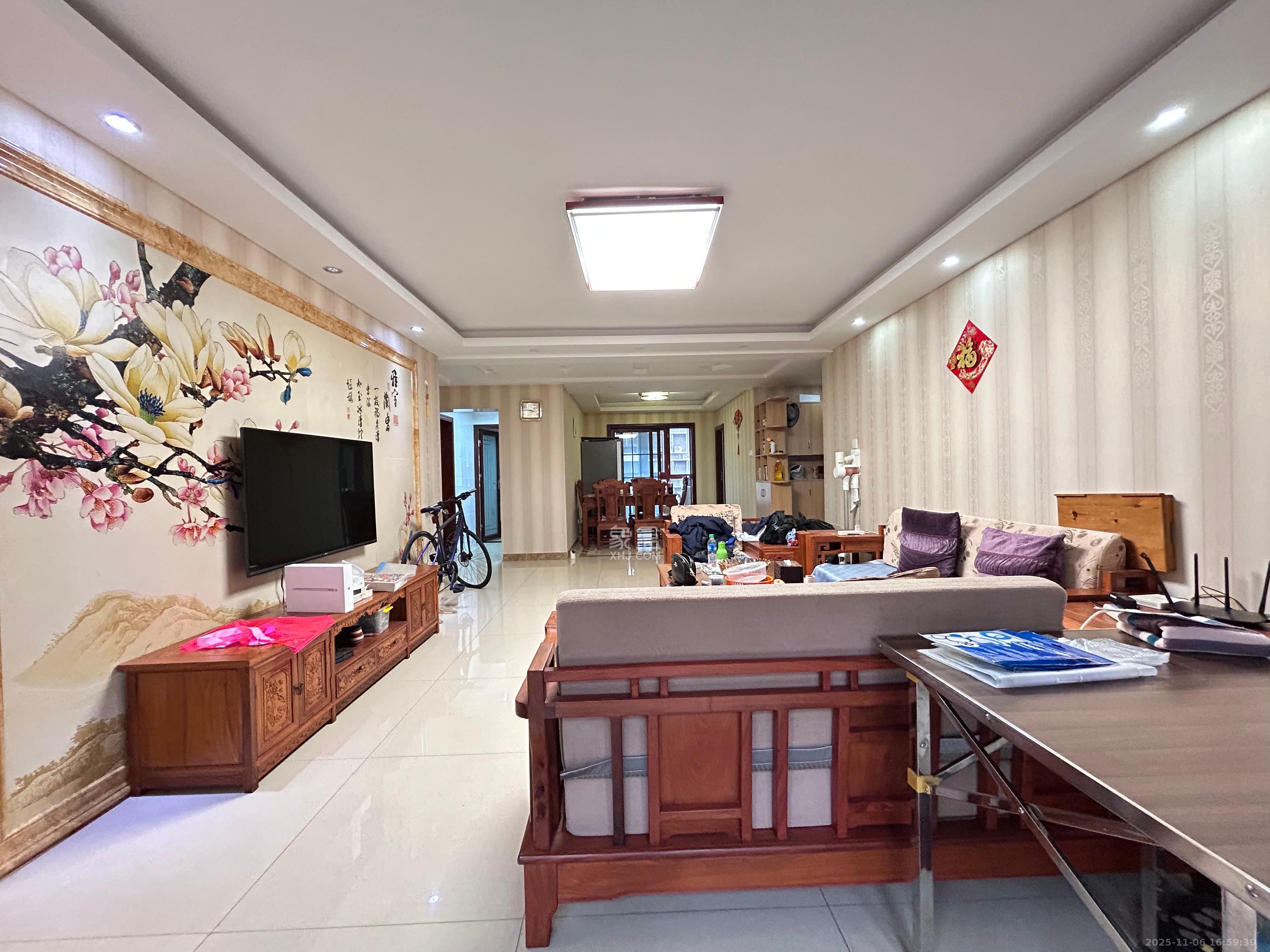 西子花苑  3室2厅2卫    3500.0元/月室内图