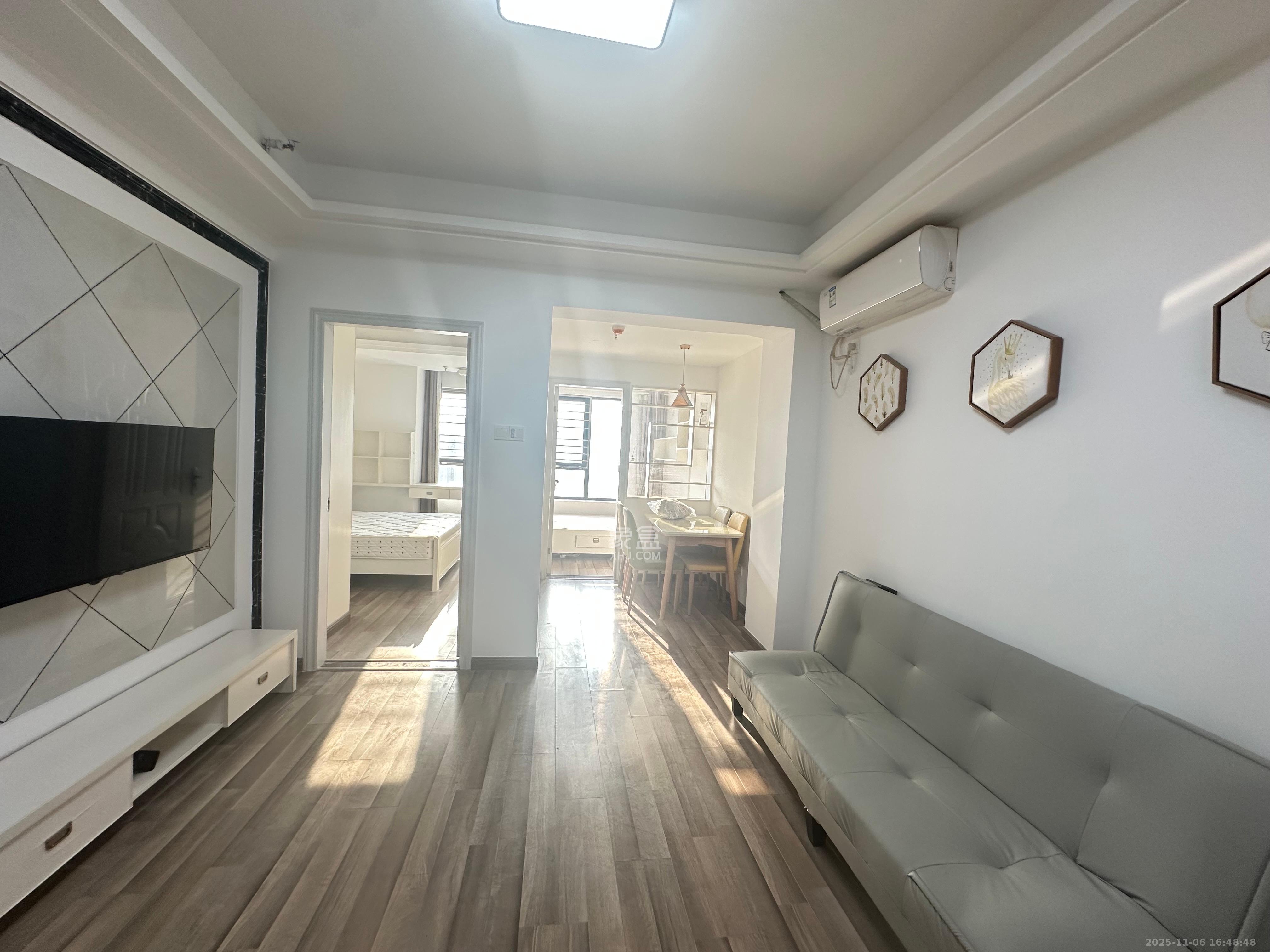 天鸿天府（天鸿中央大院）  2室1厅1卫    2100.0元/月