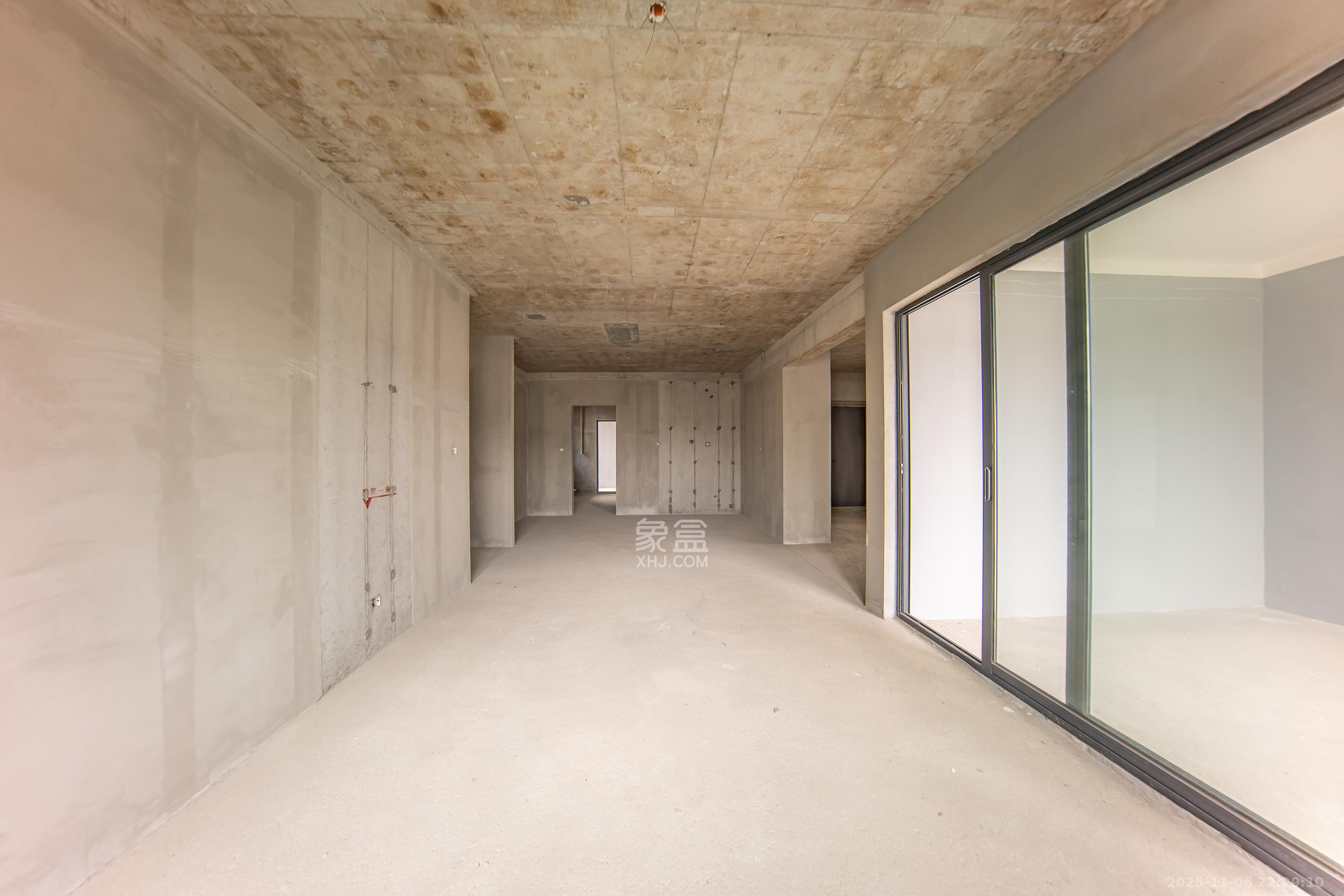 梦想麓隐桐溪  5室2厅3卫    368.0万卧室