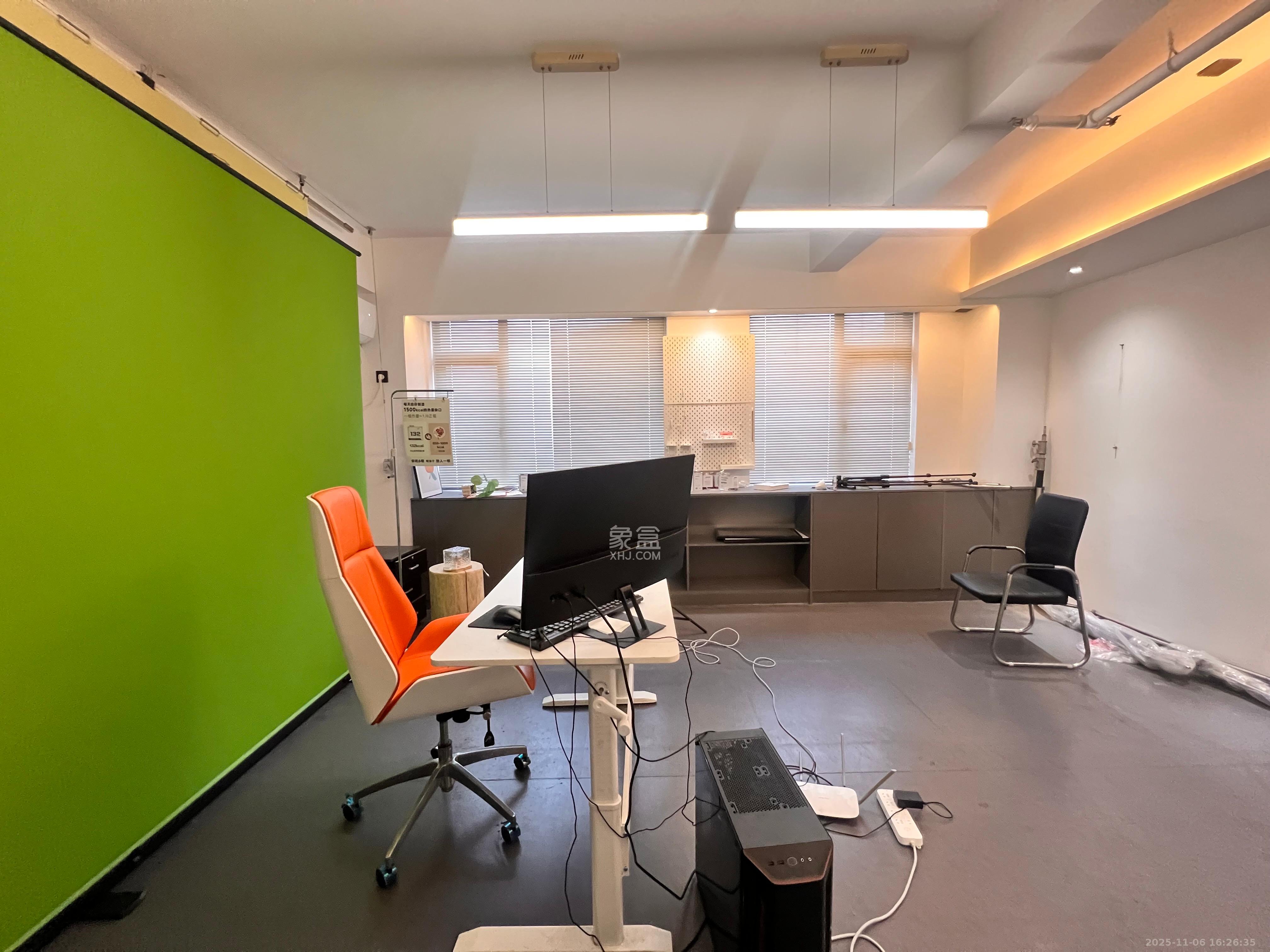 长房中庭国际（东郡华蓉广场）  5室1厅1卫    10800.0元/月室内图