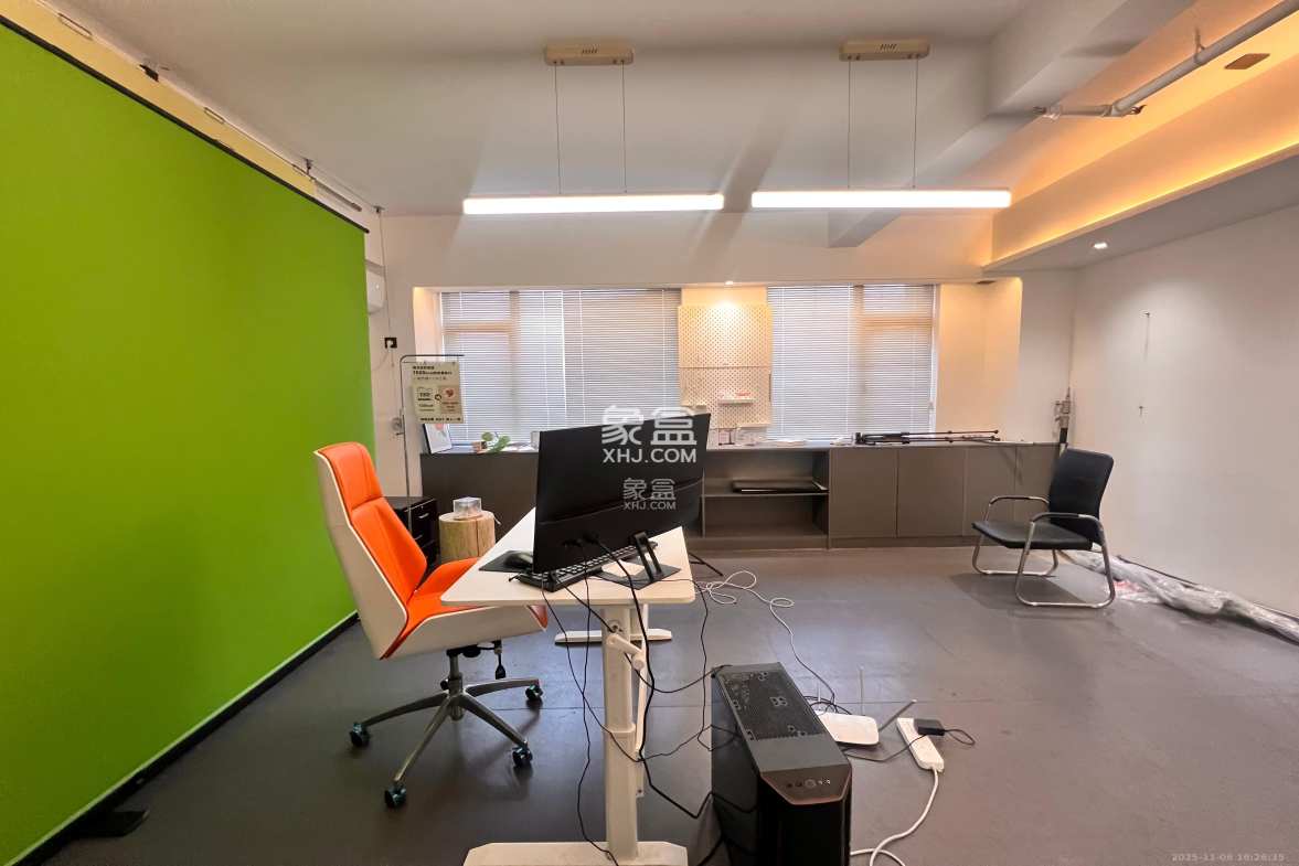 长房中庭国际(东郡华蓉广场) 5室1厅1卫 10800.0元/月 长房中庭国际(东郡华蓉广场) 5室1厅1卫 10800.0元/月室内图