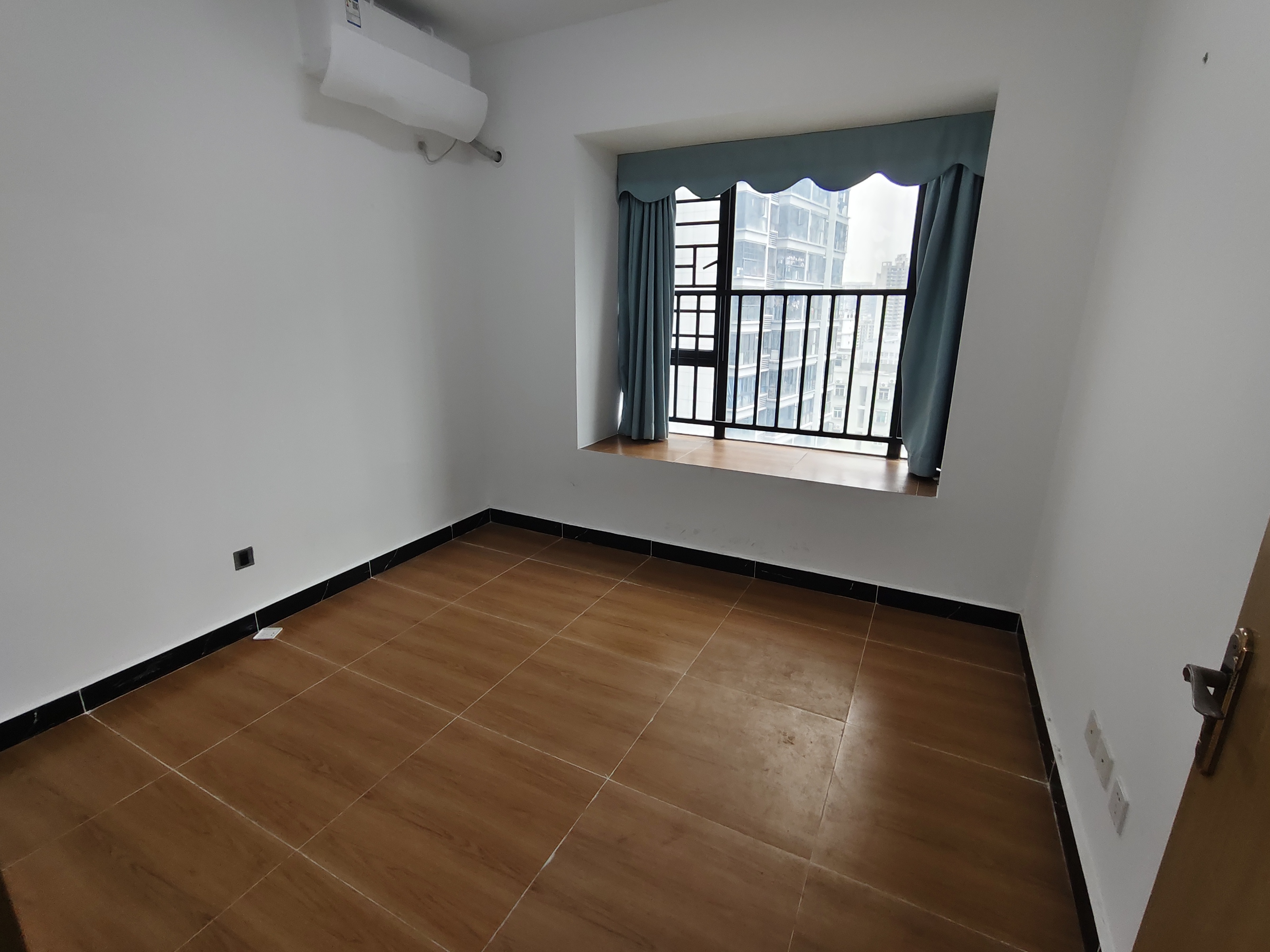 坡博家园四区  5室2厅2卫    3300.0元/月室内图