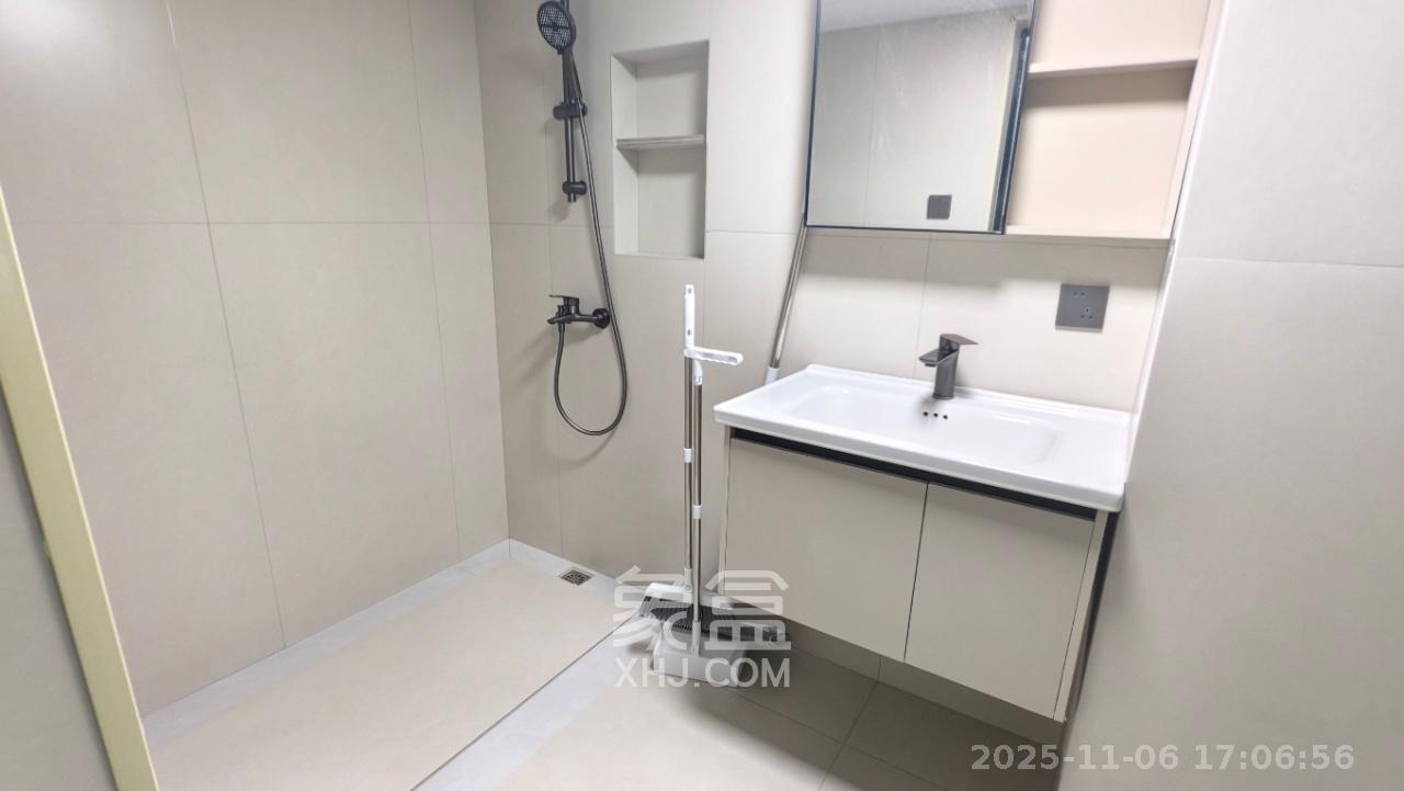 绿地V岛  1室0厅0卫    2300.0元/月室内图