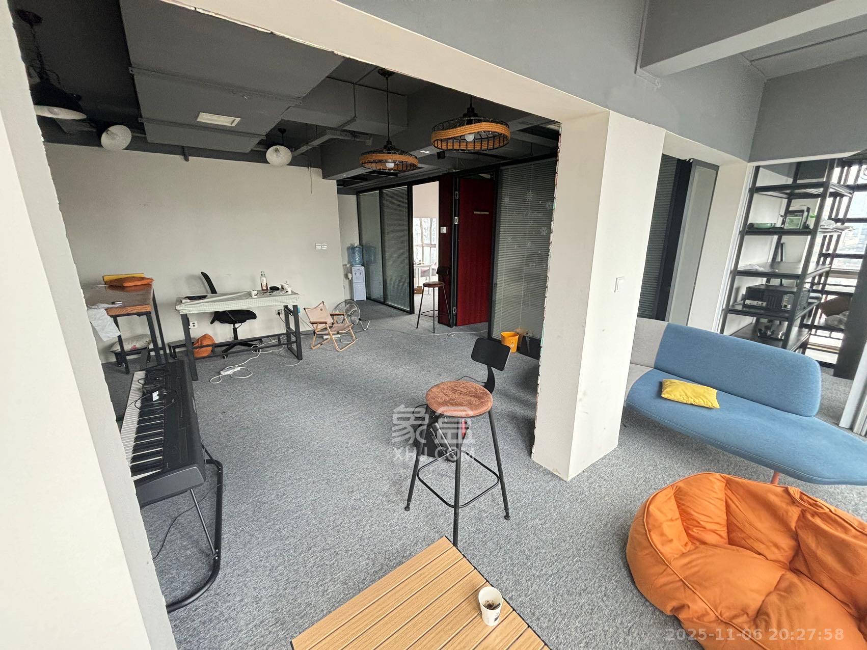 新世界百货（湖南供销大厦）  4室2厅2卫    6800.0元/月室内图