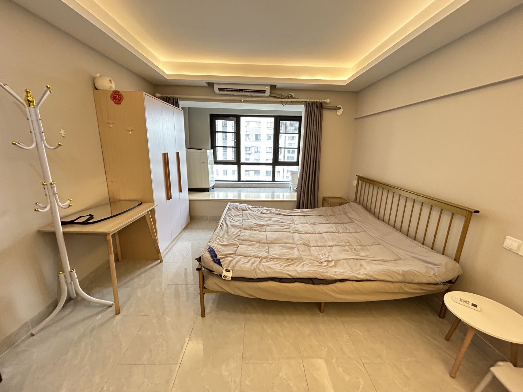 绿地海德公馆  1室0厅1卫    2000.0元/月