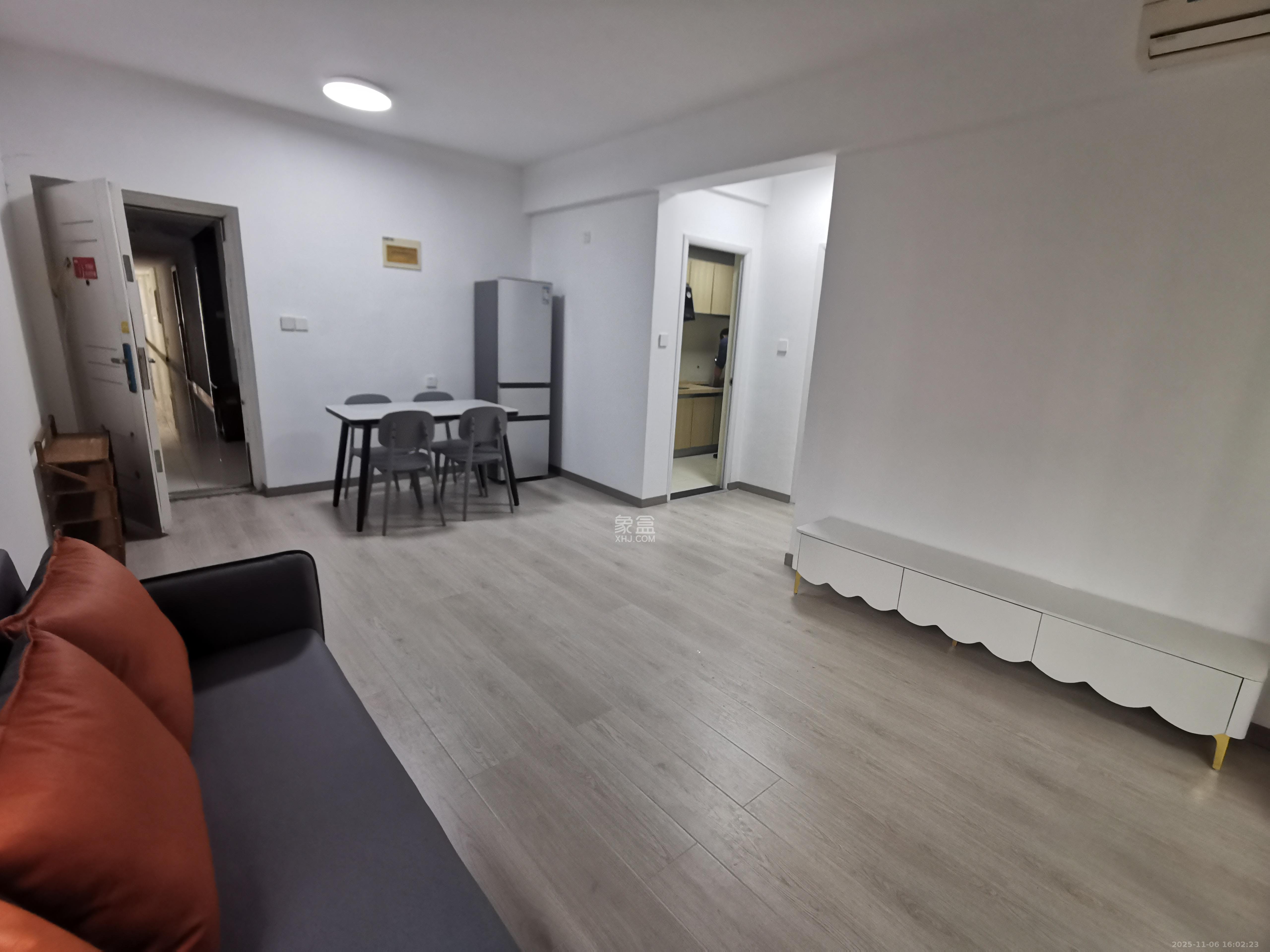 中天广场  1室1厅1卫    2500.0元/月室内图