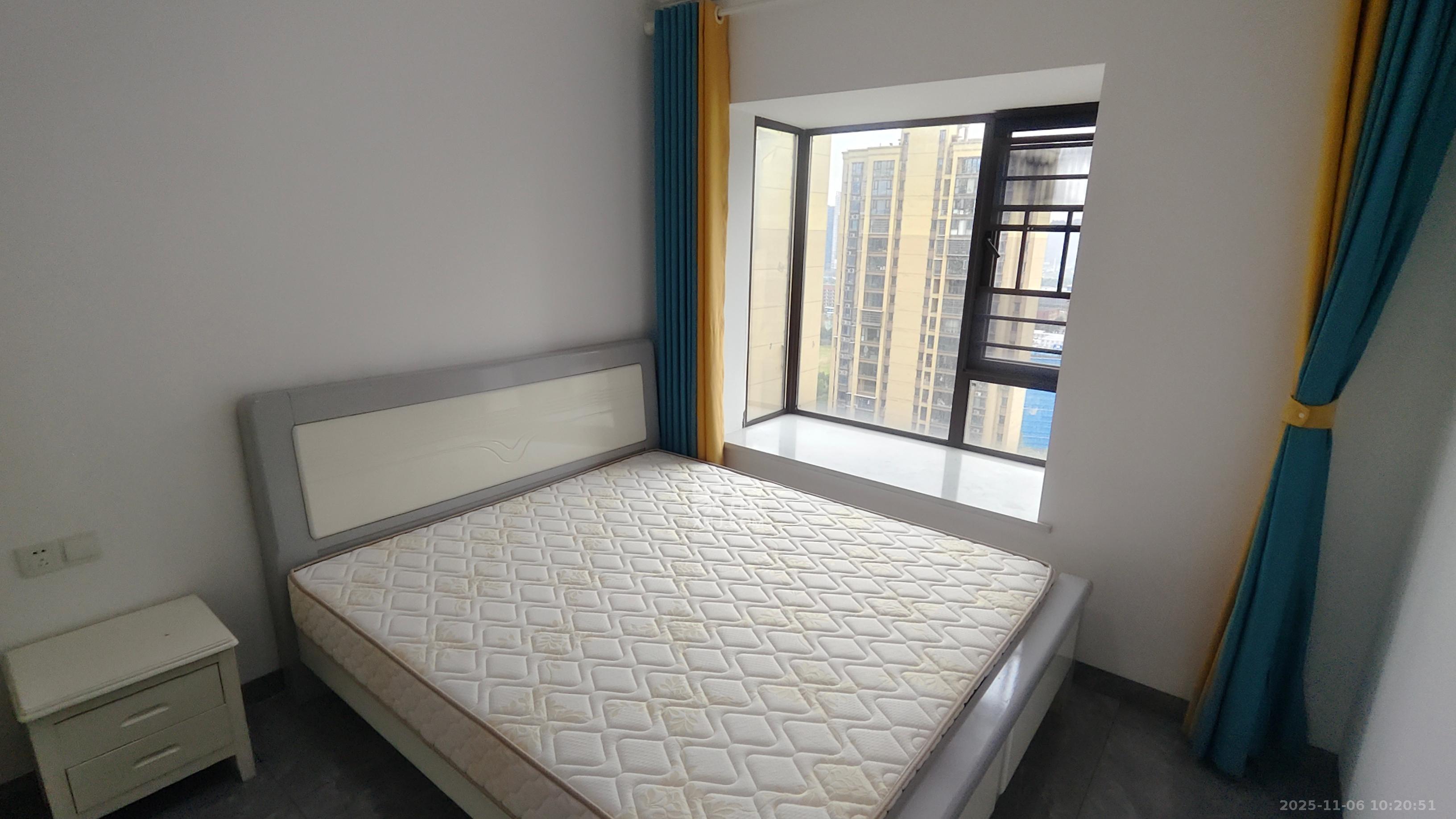 和润园三期  2室2厅1卫    2200.0元/月室内图