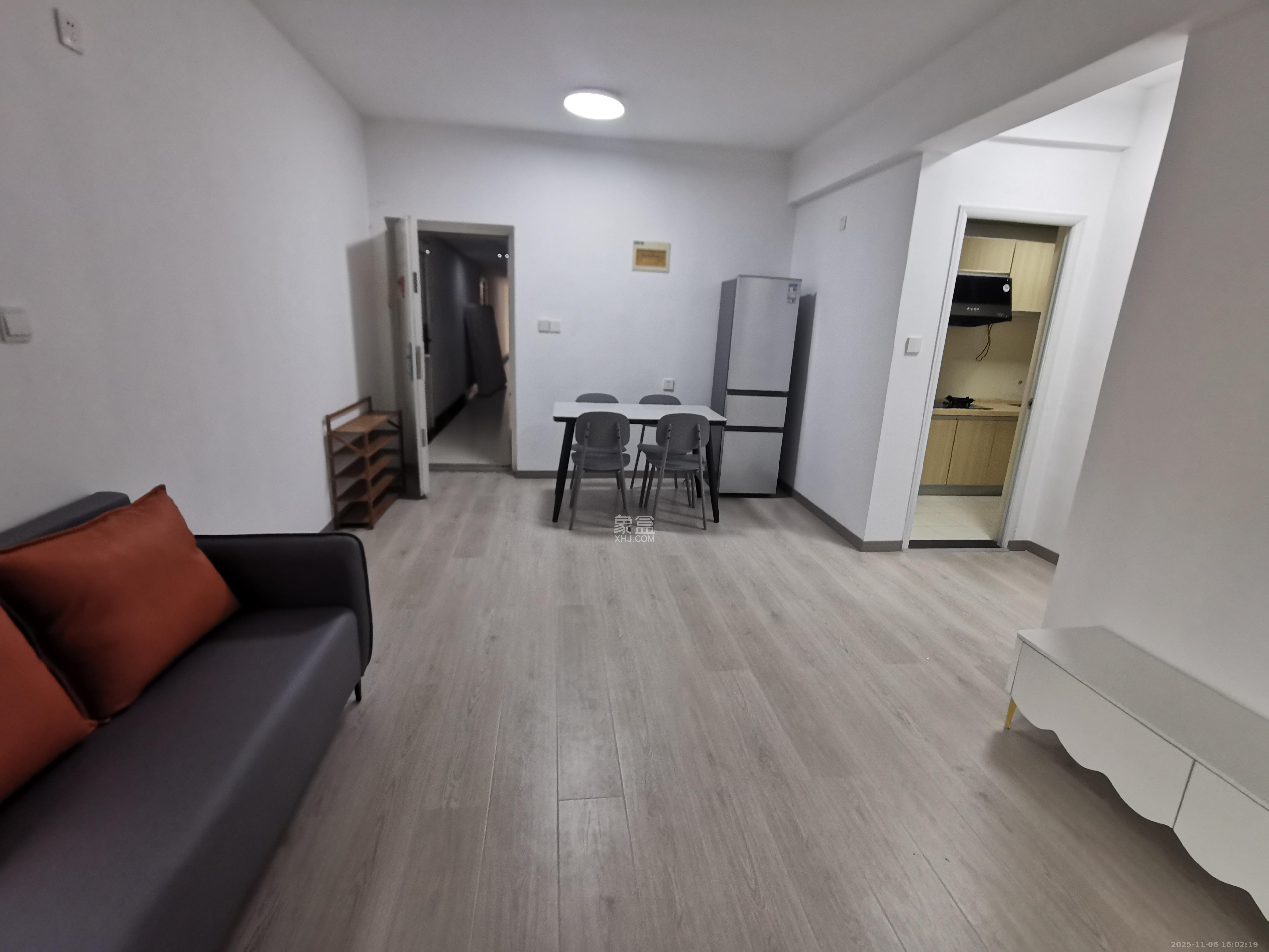 中天广场  1室1厅1卫    2500.0元/月室内图