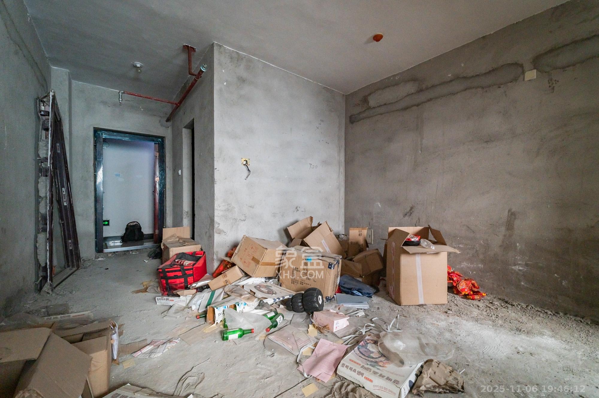 东方航标  1室1厅1卫    17.0万客厅