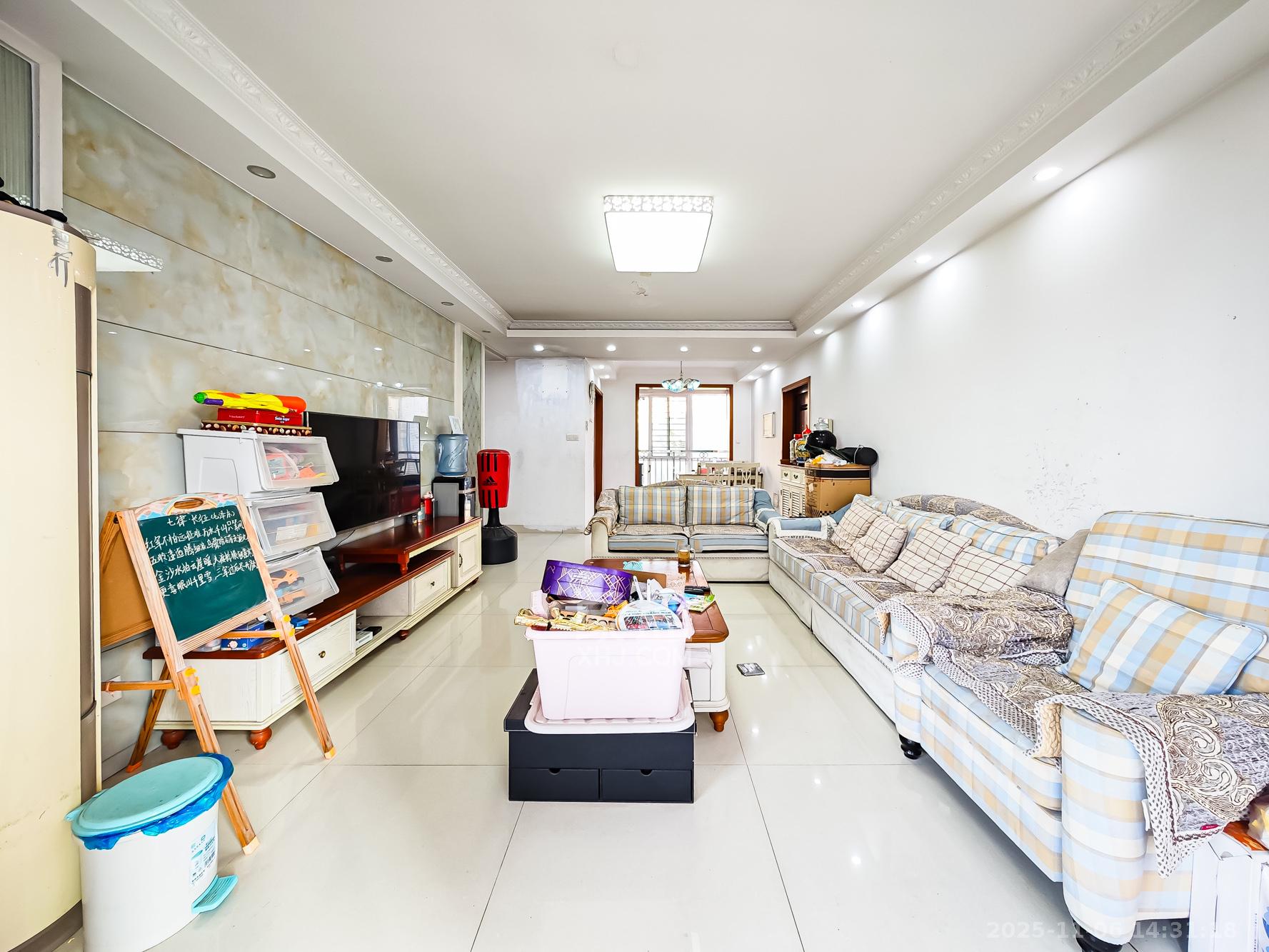 山语城一期  3室2厅2卫    80.0万客厅