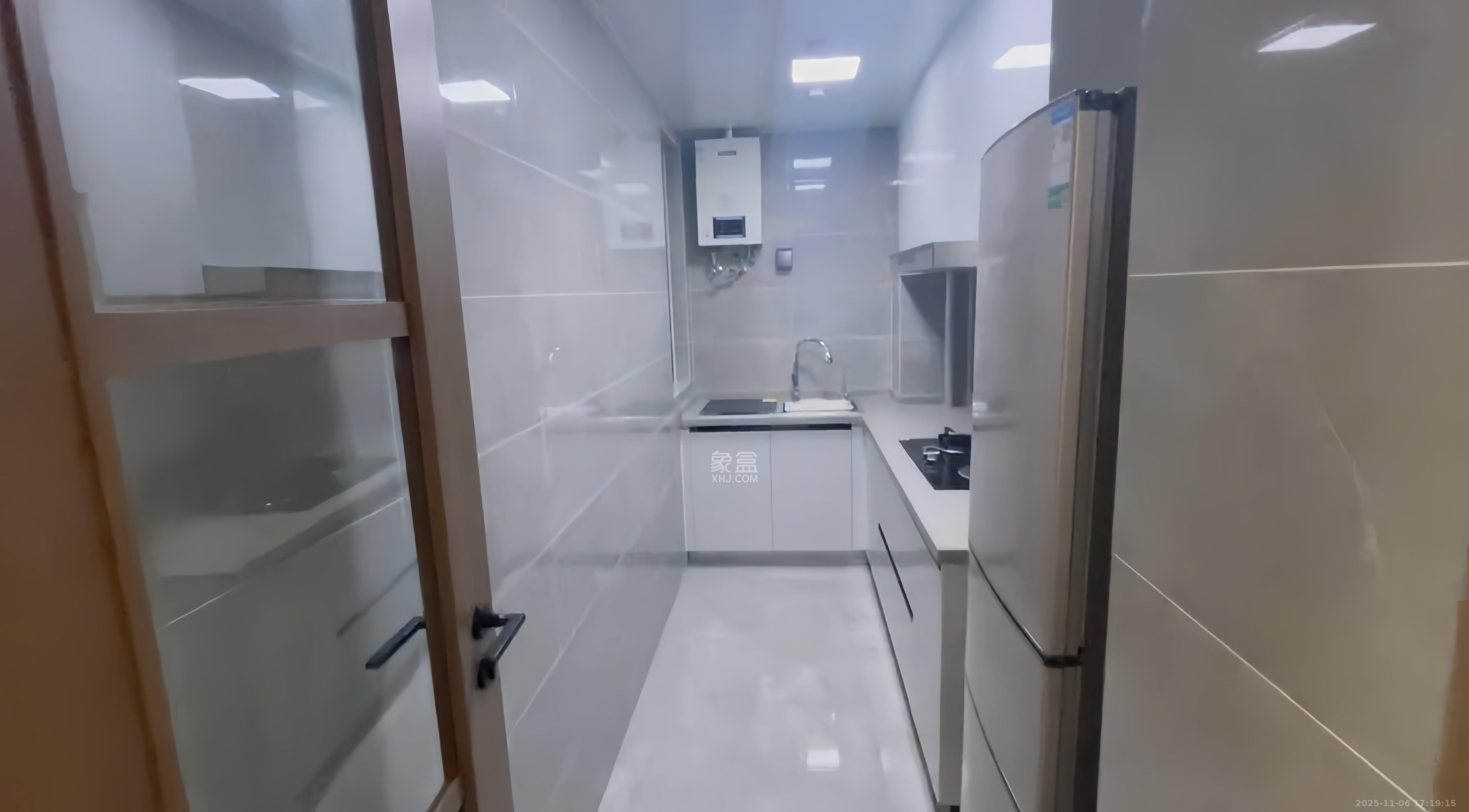 卓越中寰 3室2厅2卫 4200.0元/月 卓越中寰 3室2厅2卫 4200.0元/月室内图