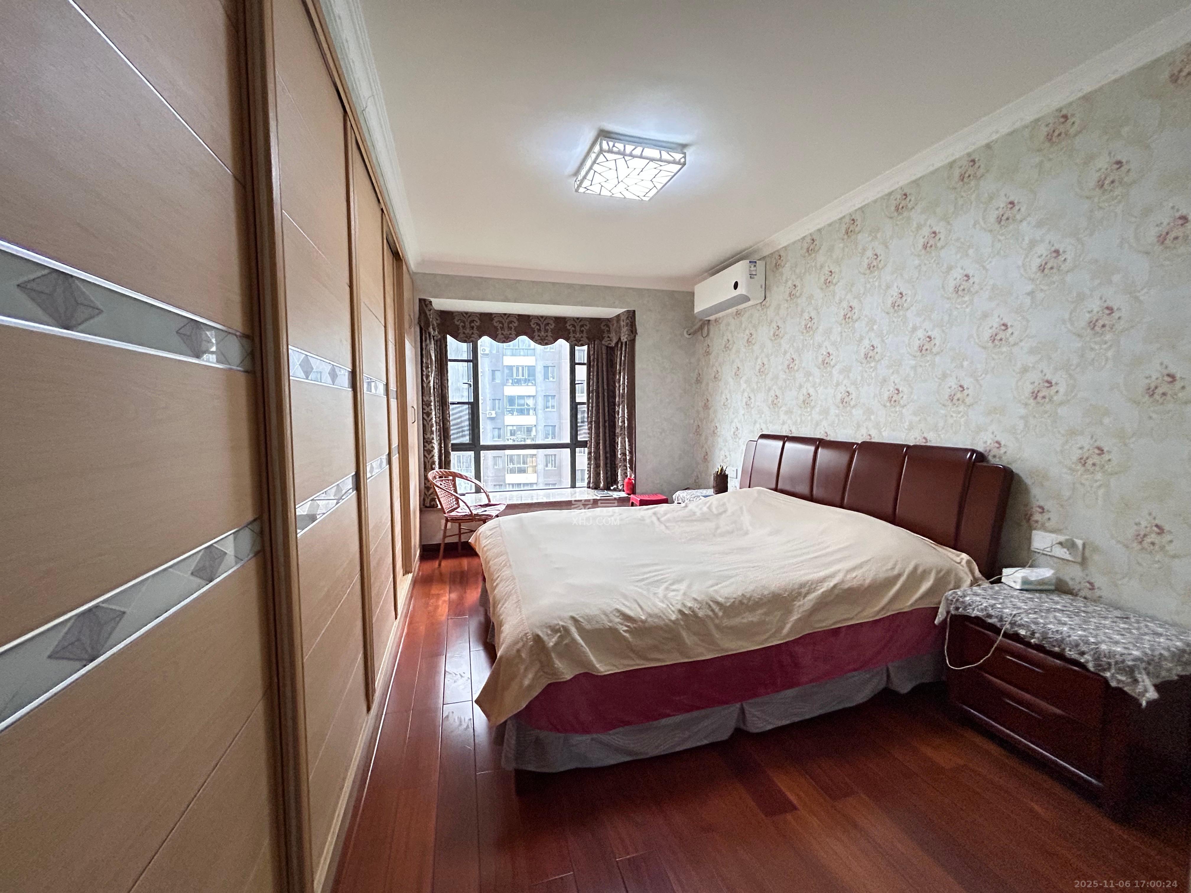 西子花苑  3室2厅2卫    3500.0元/月室内图