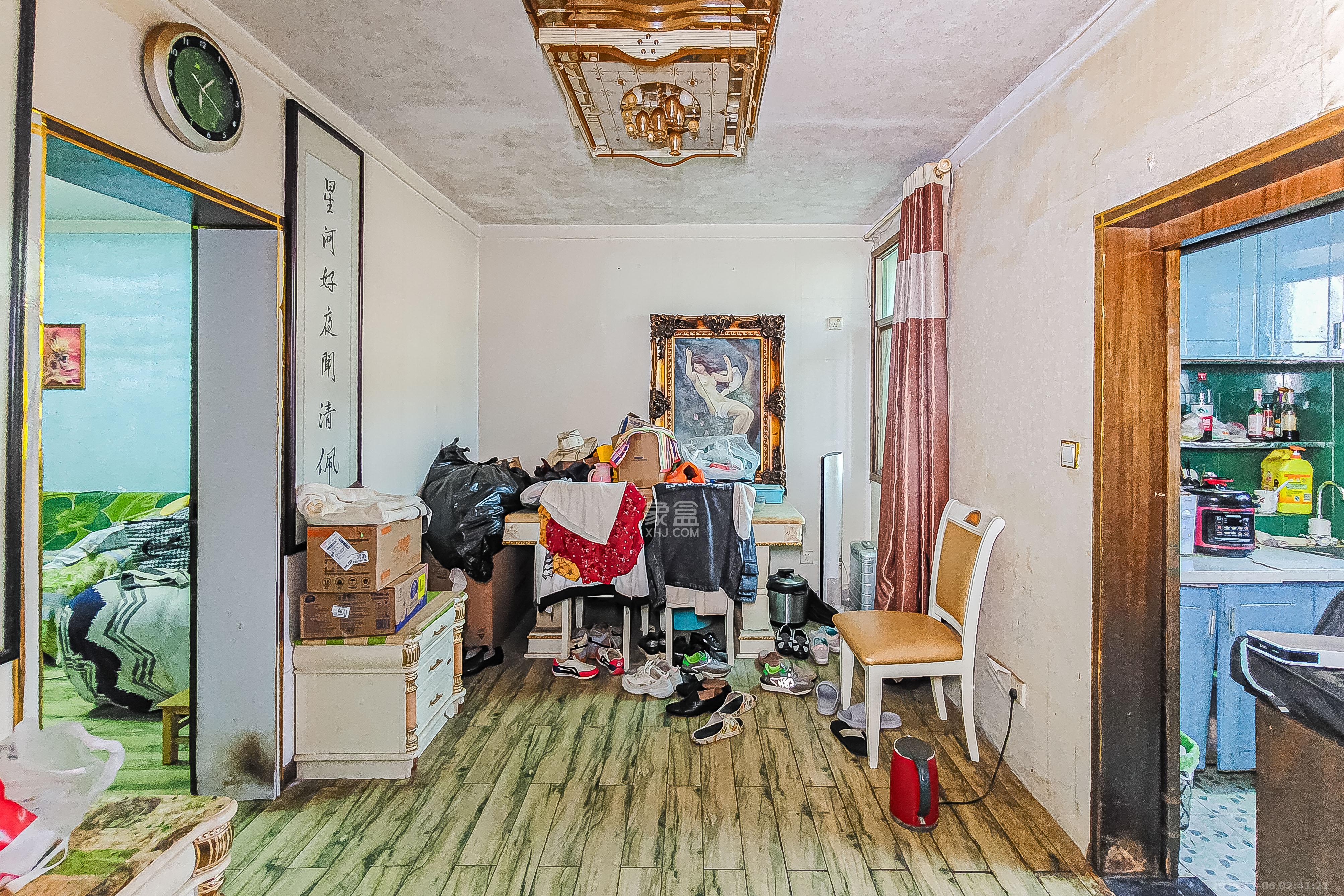 解放四村石子冲  2室1厅1卫    31.8万客厅