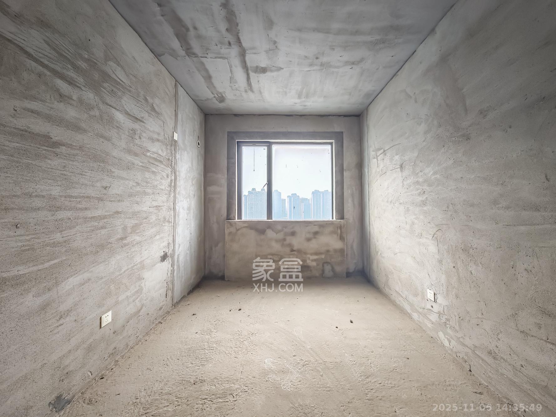 湘诚德峰小区C区  5室2厅2卫    115.0万卧室