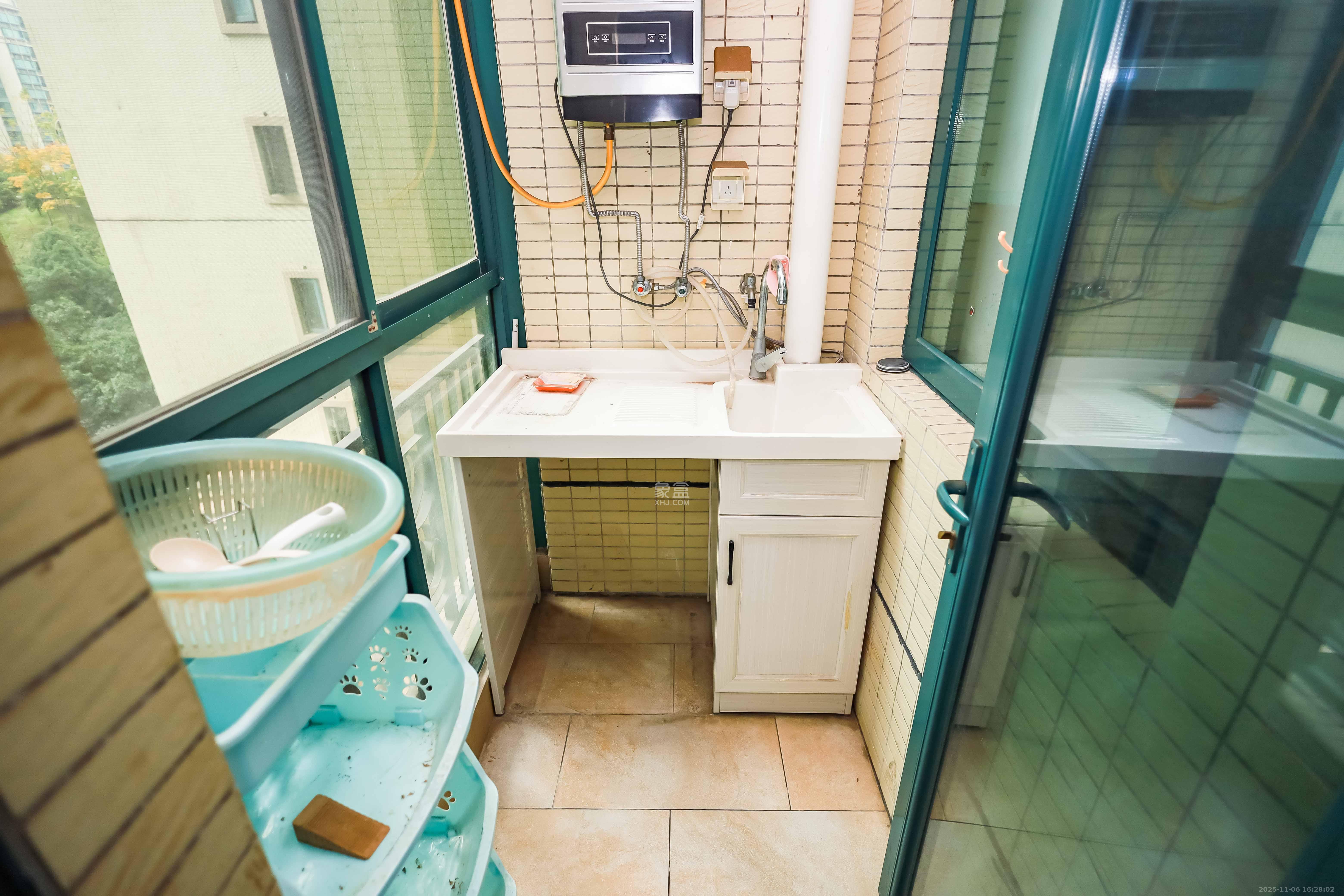 恒大华府  3室2厅1卫    128.0万阳台