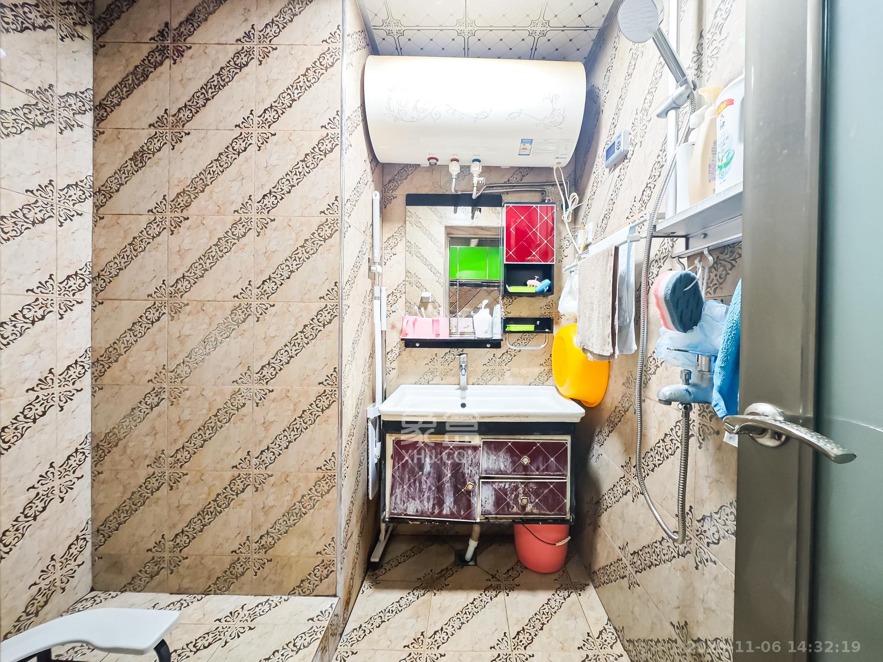 极目楚天 1室0厅0卫 27.0万 极目楚天 1室0厅0卫 27.0万卫生间