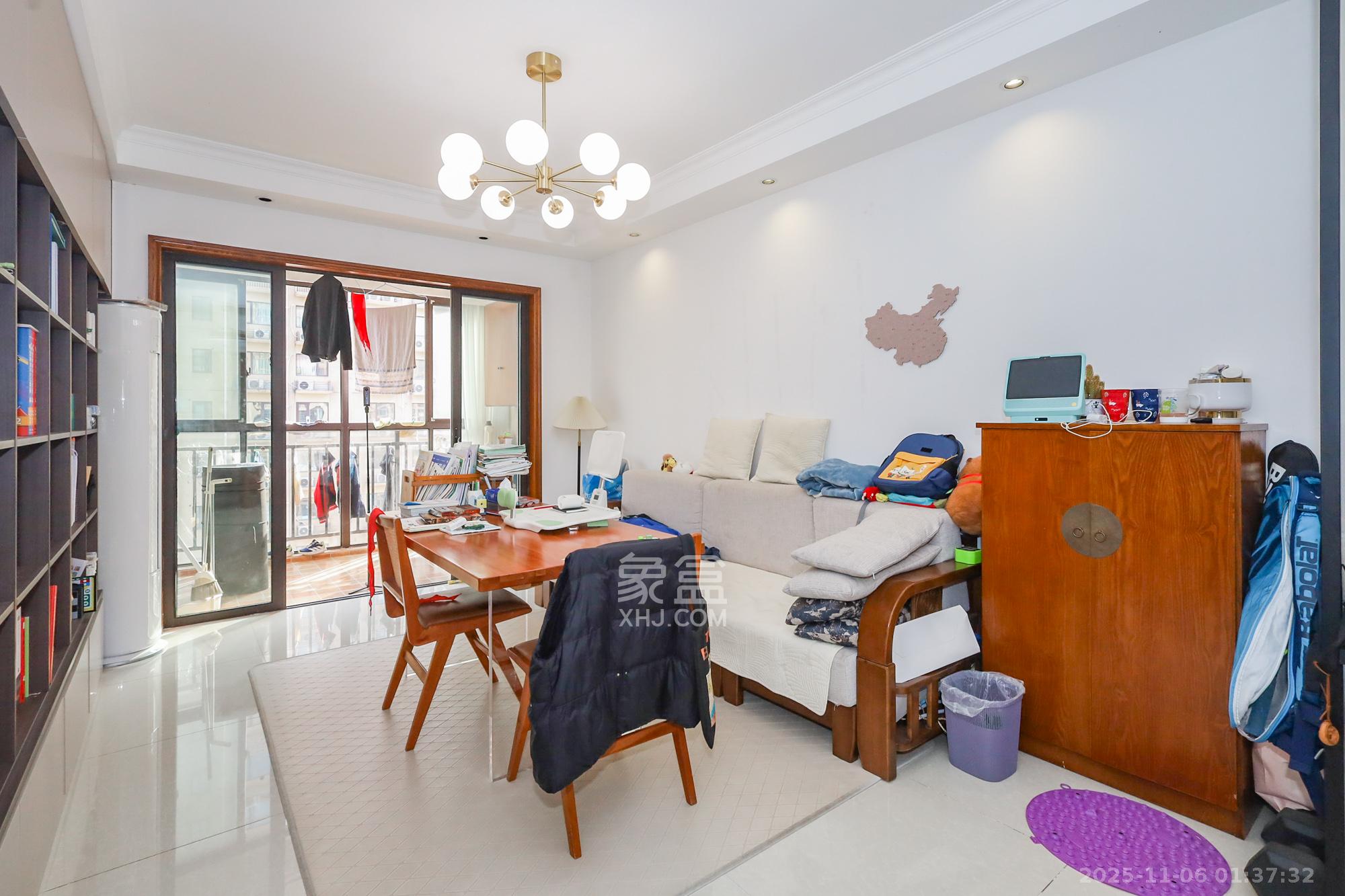 钰龙天下二期(钰龙佳园) 3室2厅1卫 235.0万 钰龙天下二期(钰龙佳园) 3室2厅1卫 235.0万客厅