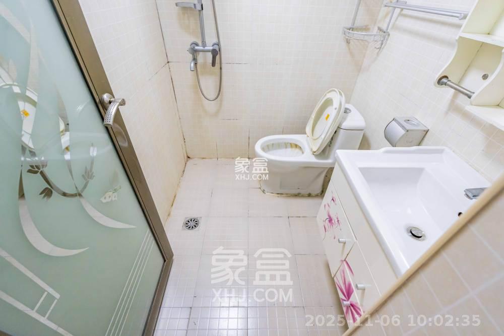 观园国际公寓  1室1厅1卫    1800.0元/月室内图