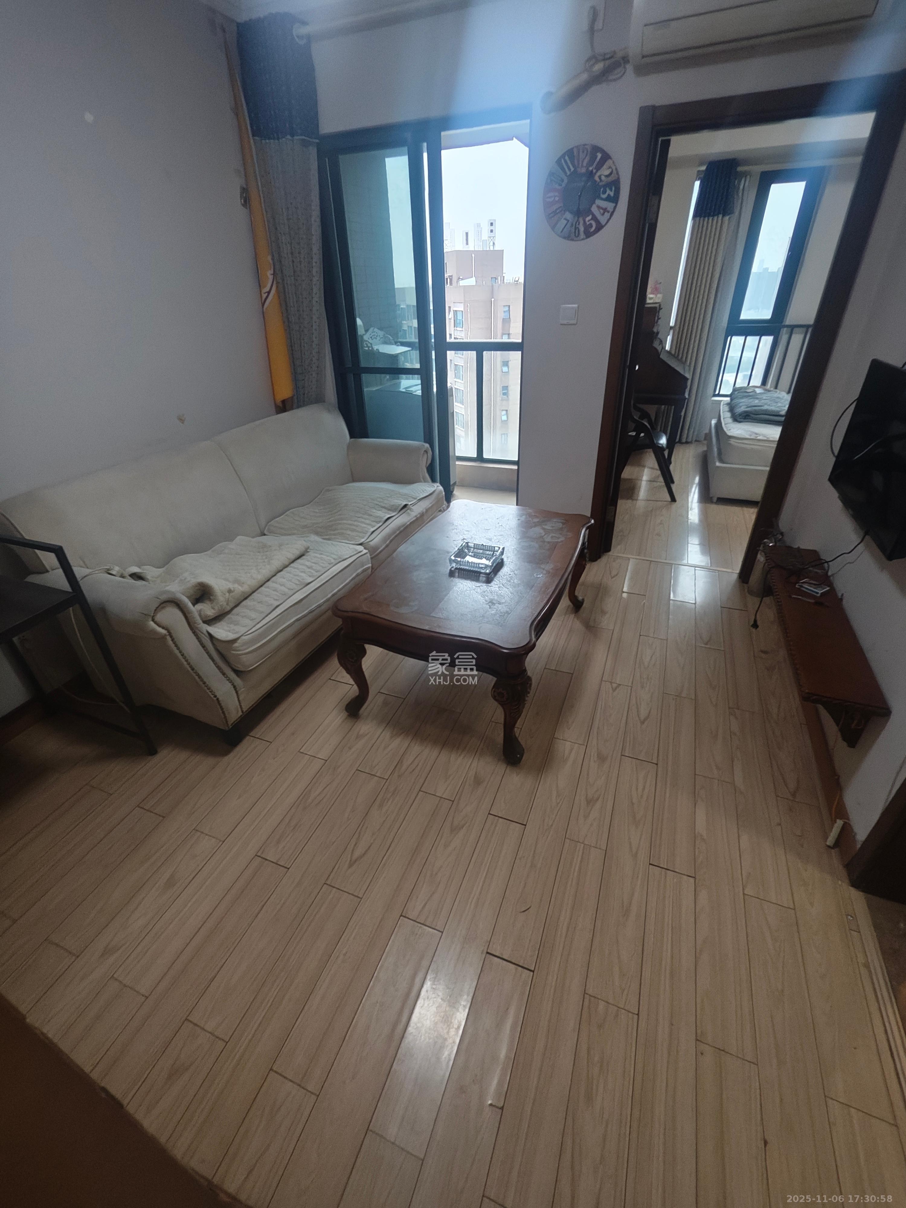 藏珑湖上国际花园  1室1厅1卫    1800.0元/月