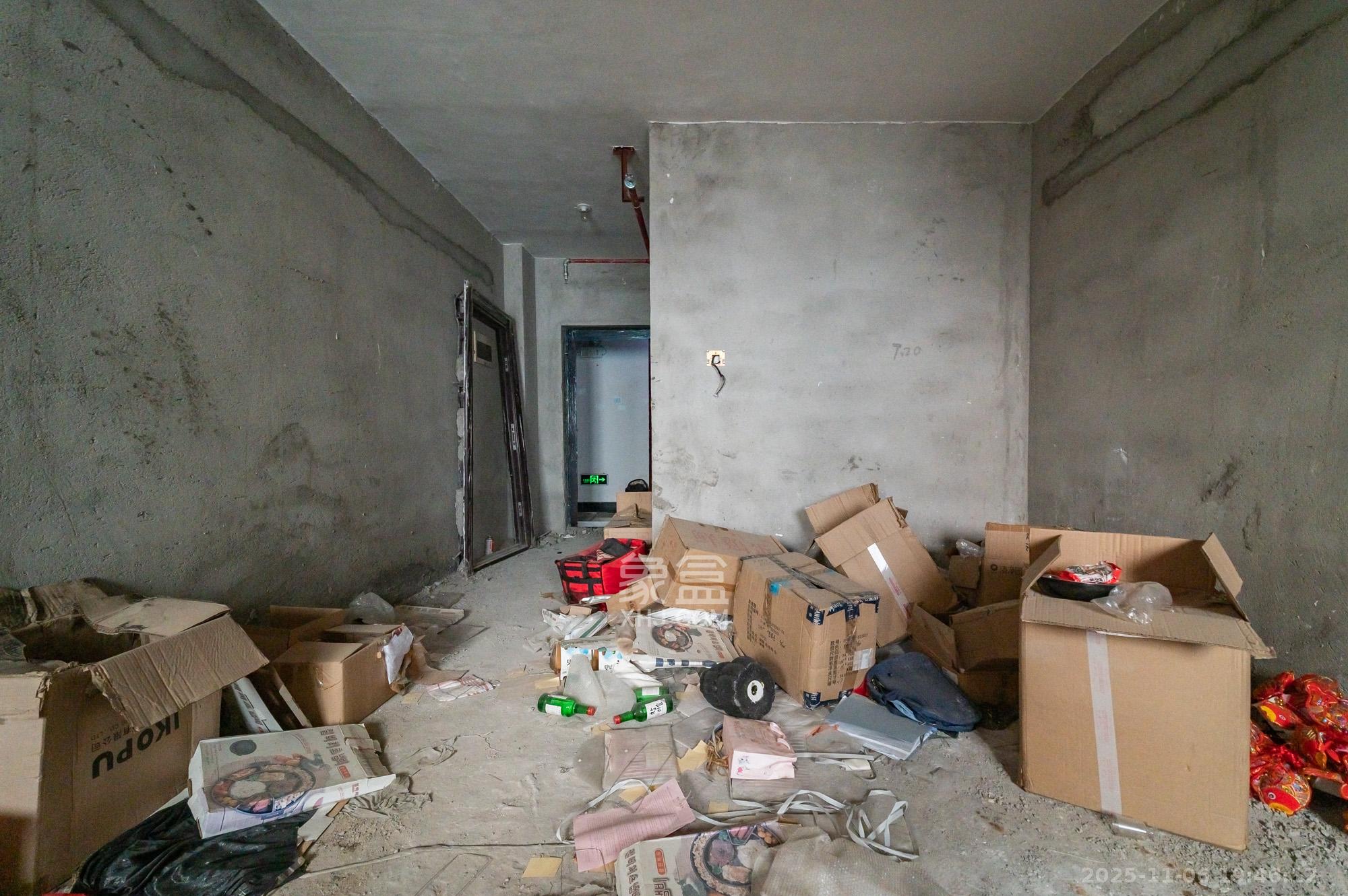 东方航标 1室1厅1卫 17.0万 东方航标 1室1厅1卫 17.0万客厅