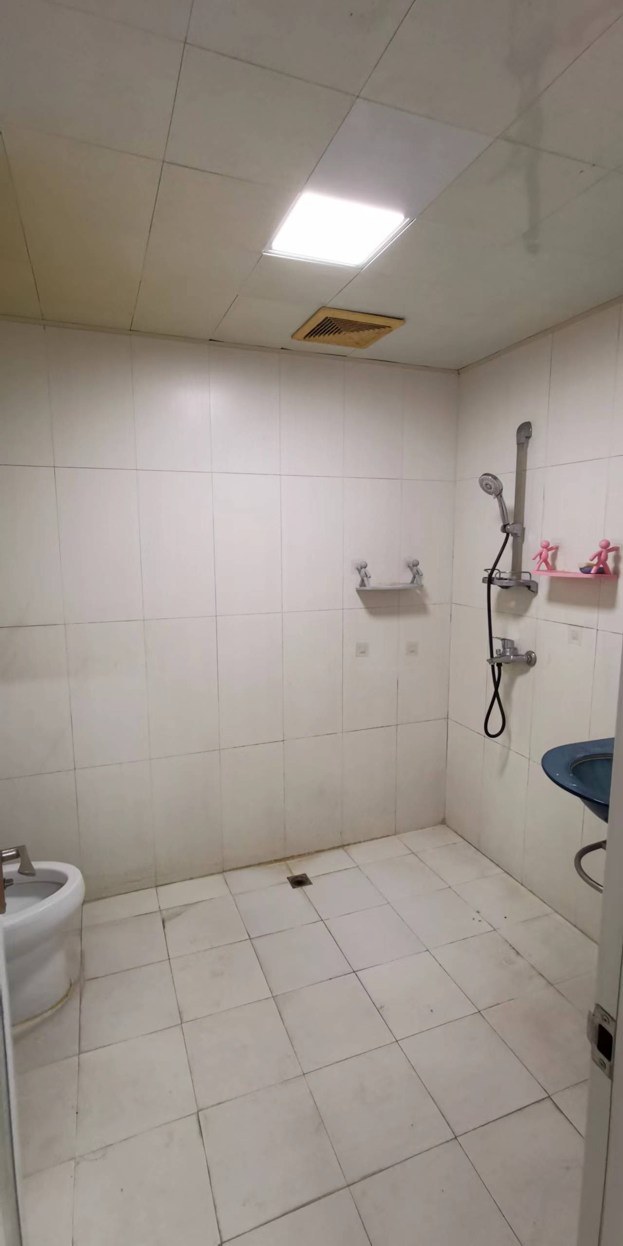 华贸大厦（华贸花苑）  3室2厅1卫    3400.0元/月