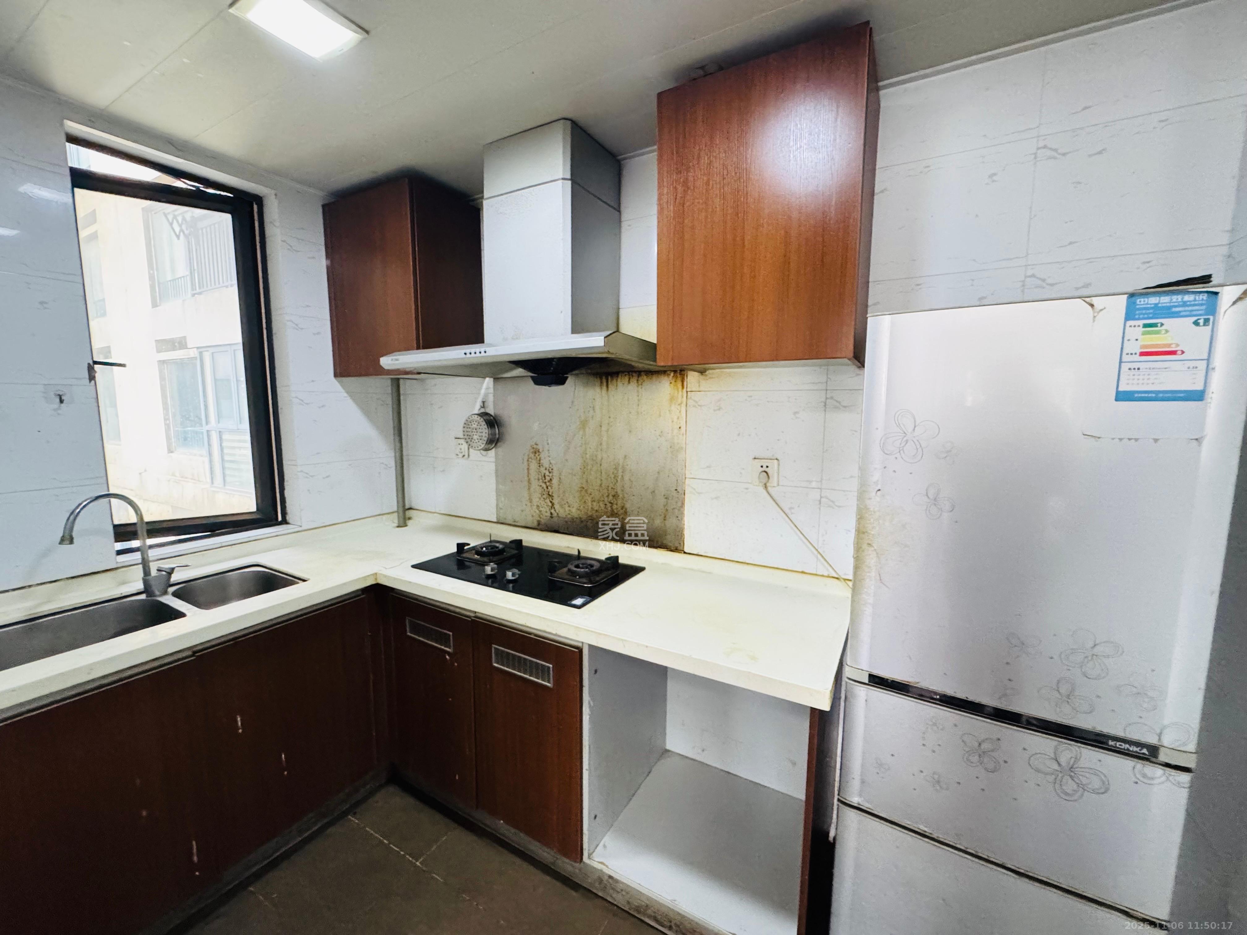 万科城市花园  3室2厅2卫    2400.0元/月室内图