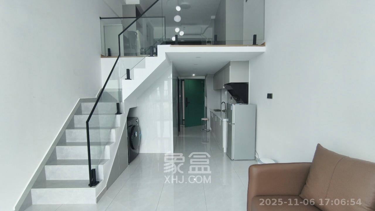 绿地V岛  1室0厅0卫    2300.0元/月室内图