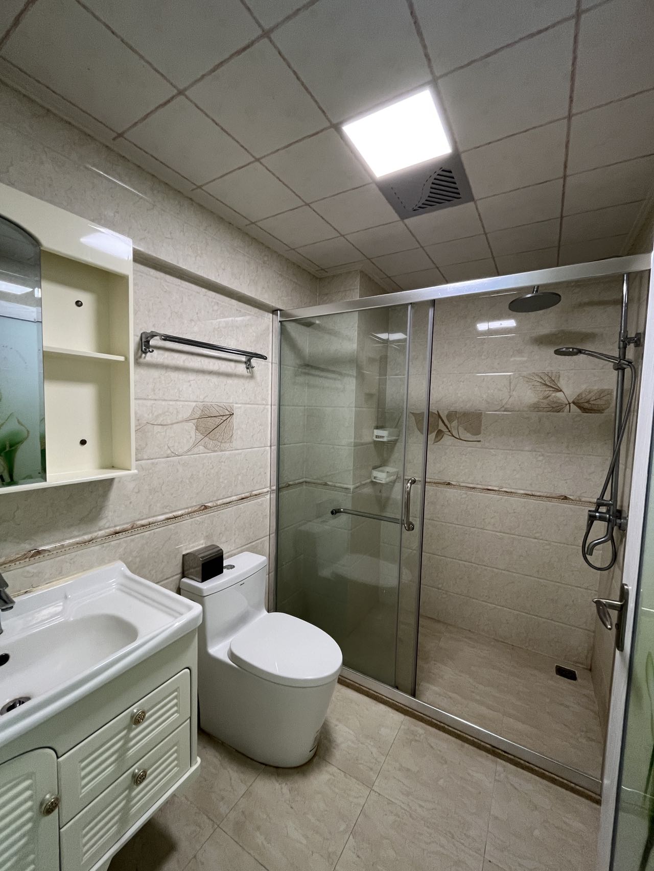 鑫元中公寓  2室2厅1卫    2500.0元/月室内图