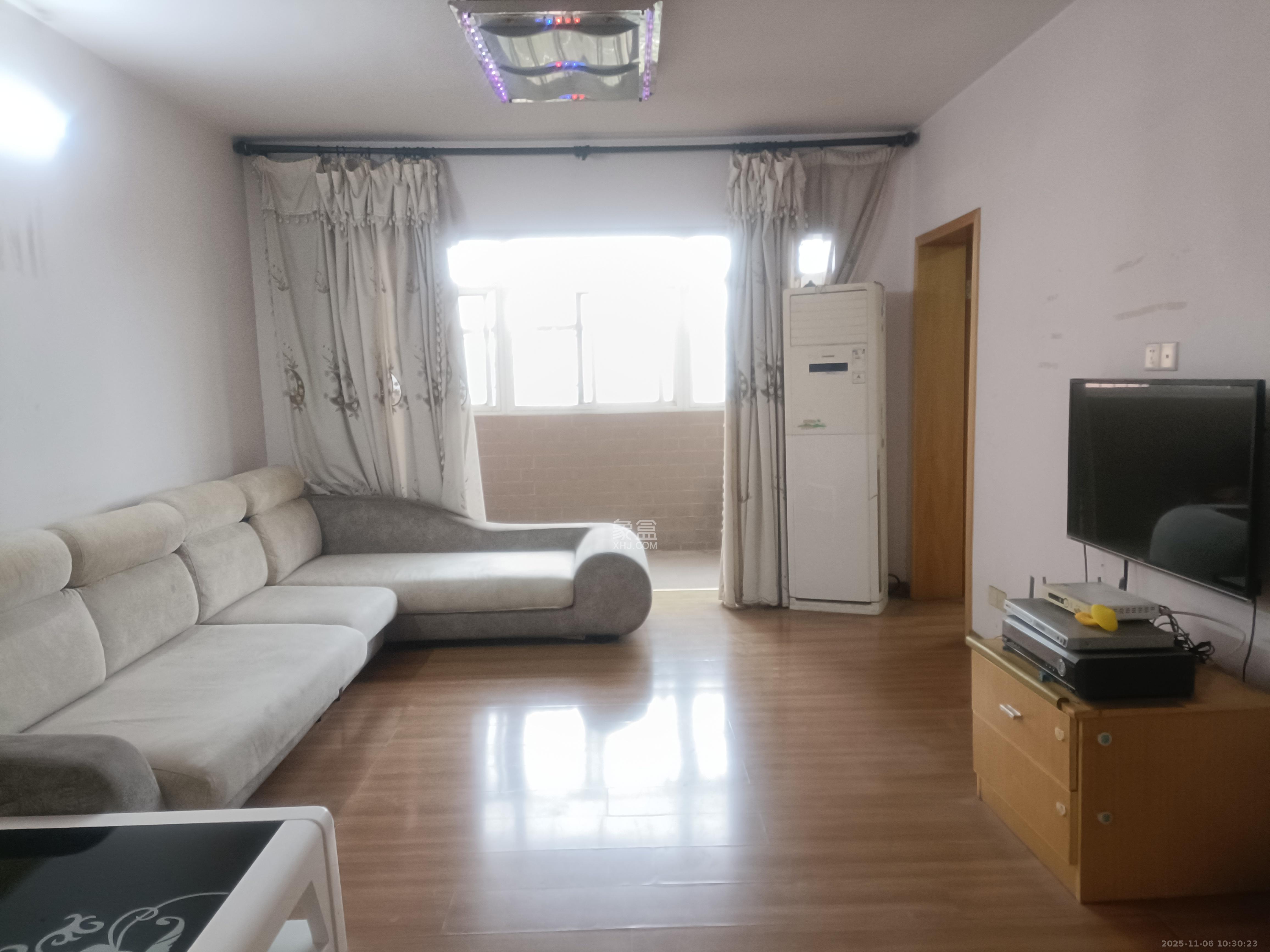 鑫兴佳园 3室2厅1卫 2200.0元/月 鑫兴佳园 3室2厅1卫 2200.0元/月室内图